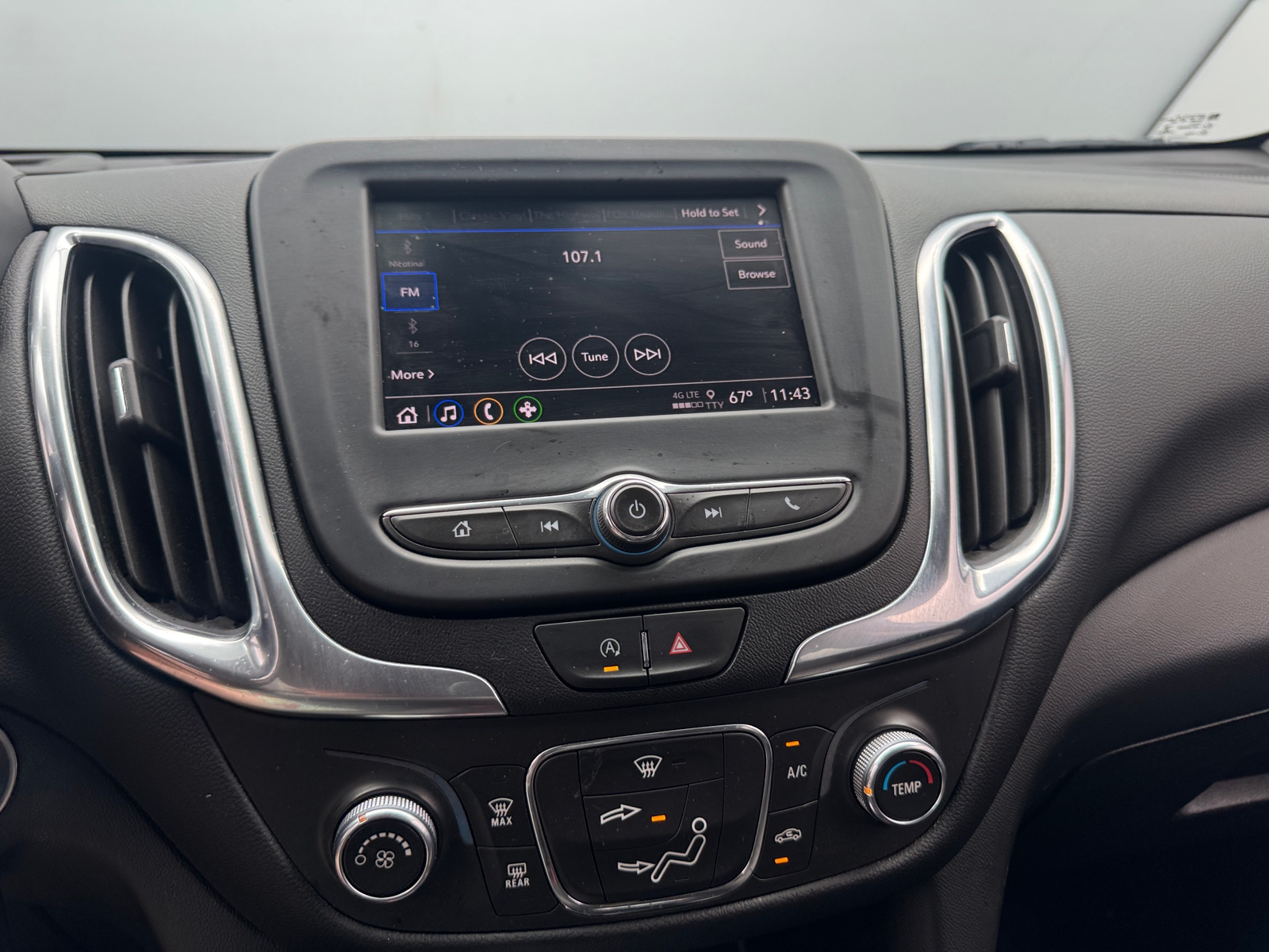 Thumbnail: 2022 Chevrolet Equinox - 4