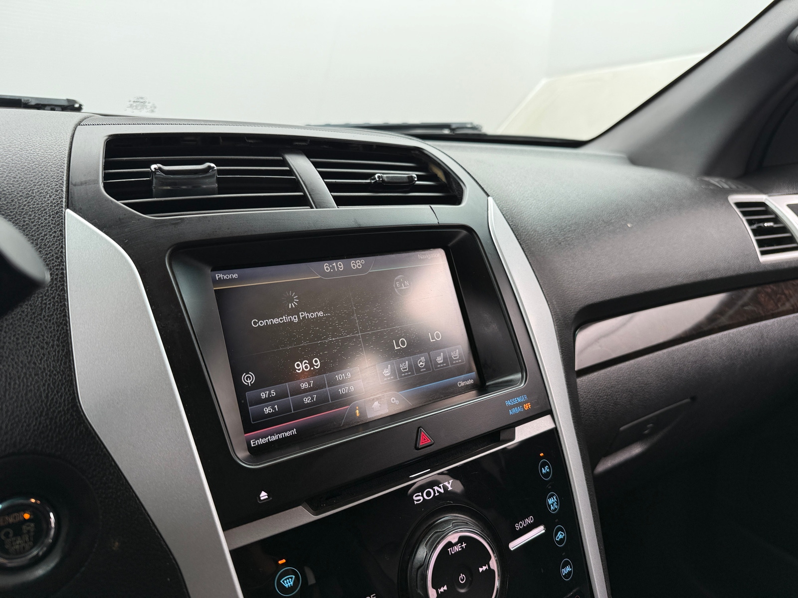 Thumbnail: 2015 Ford Explorer - 3