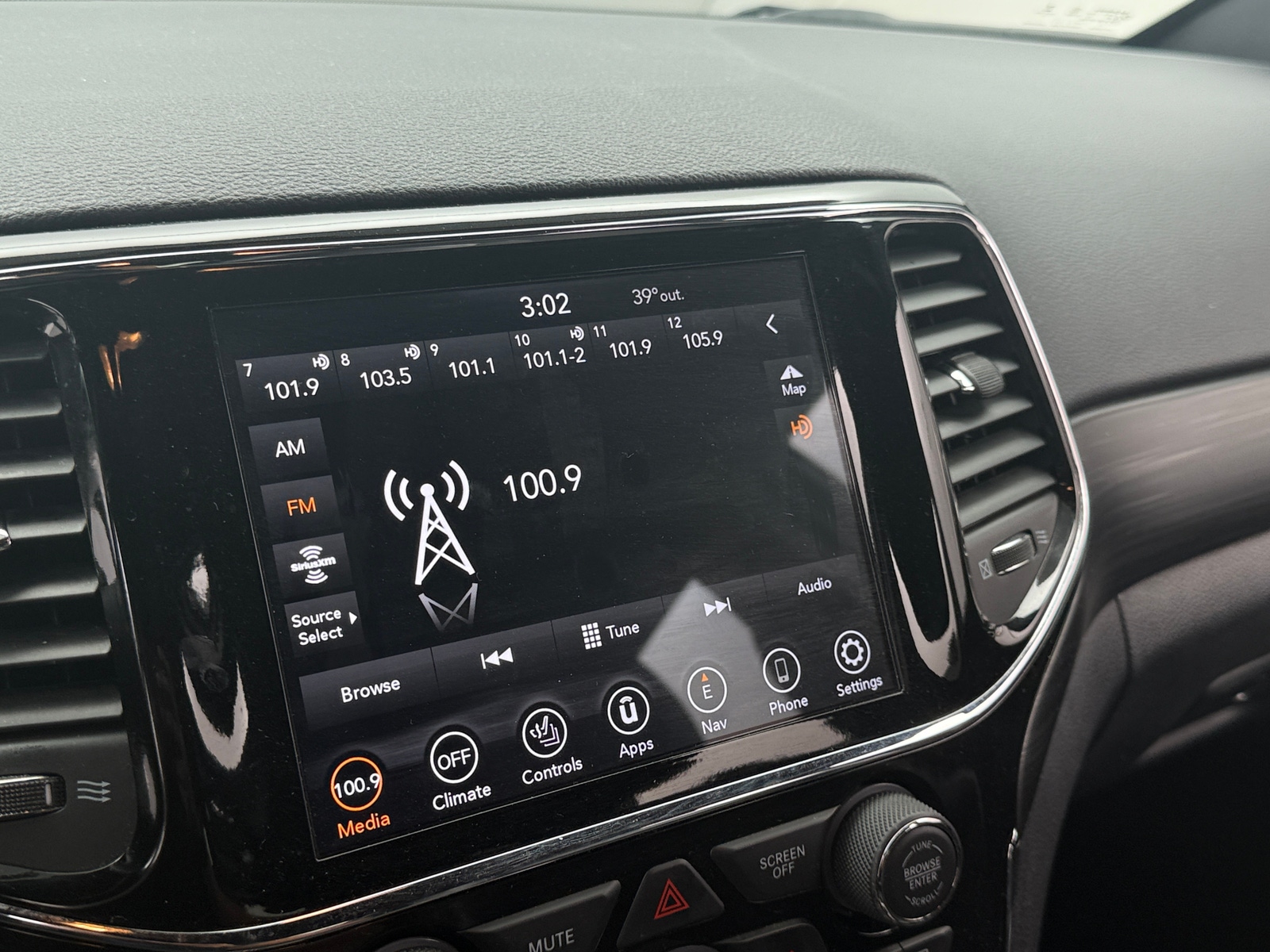 Thumbnail: 2020 Jeep Grand Cherokee - 4