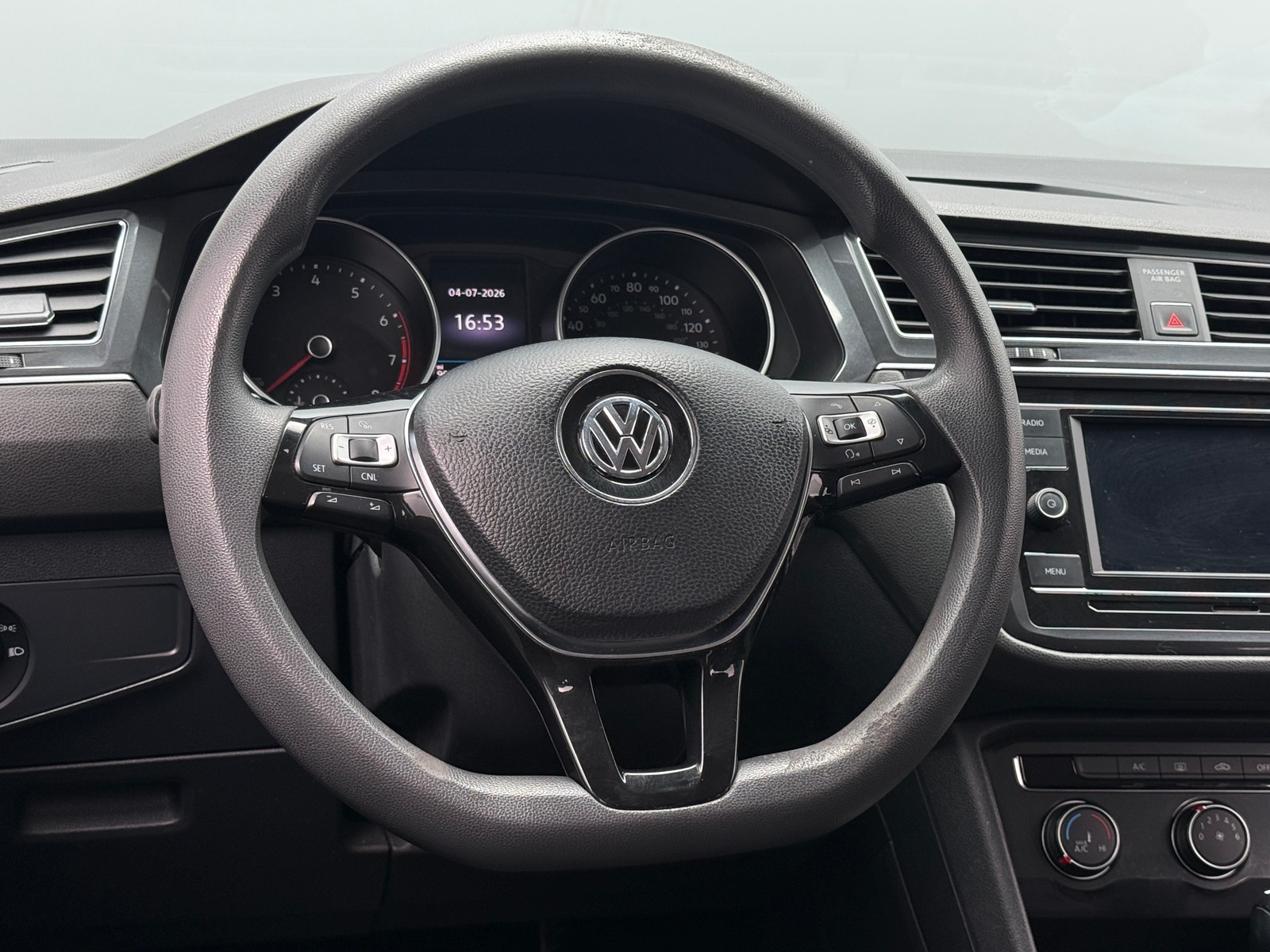 Thumbnail: 2018 Volkswagen Tiguan - 5