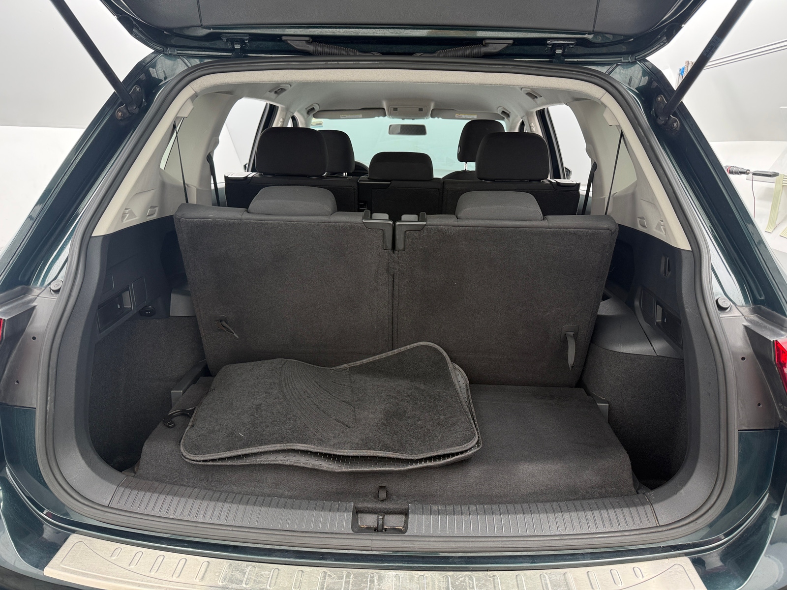 Thumbnail: 2018 Volkswagen Tiguan - 7