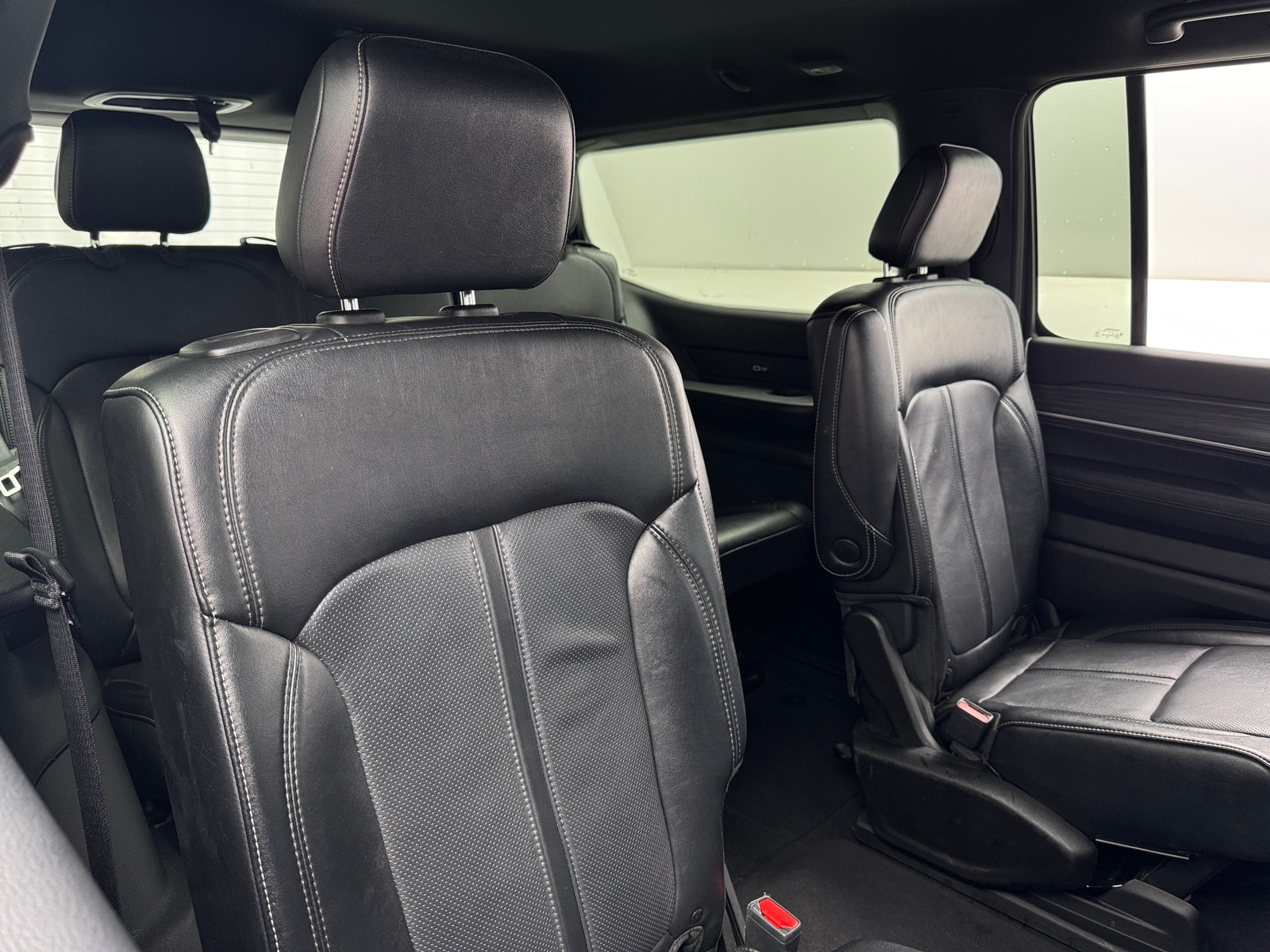 Thumbnail: 2024 Jeep Wagoneer - 5