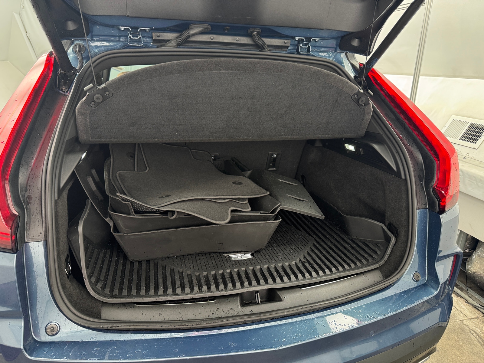 Thumbnail: 2025 Cadillac XT4 - 6