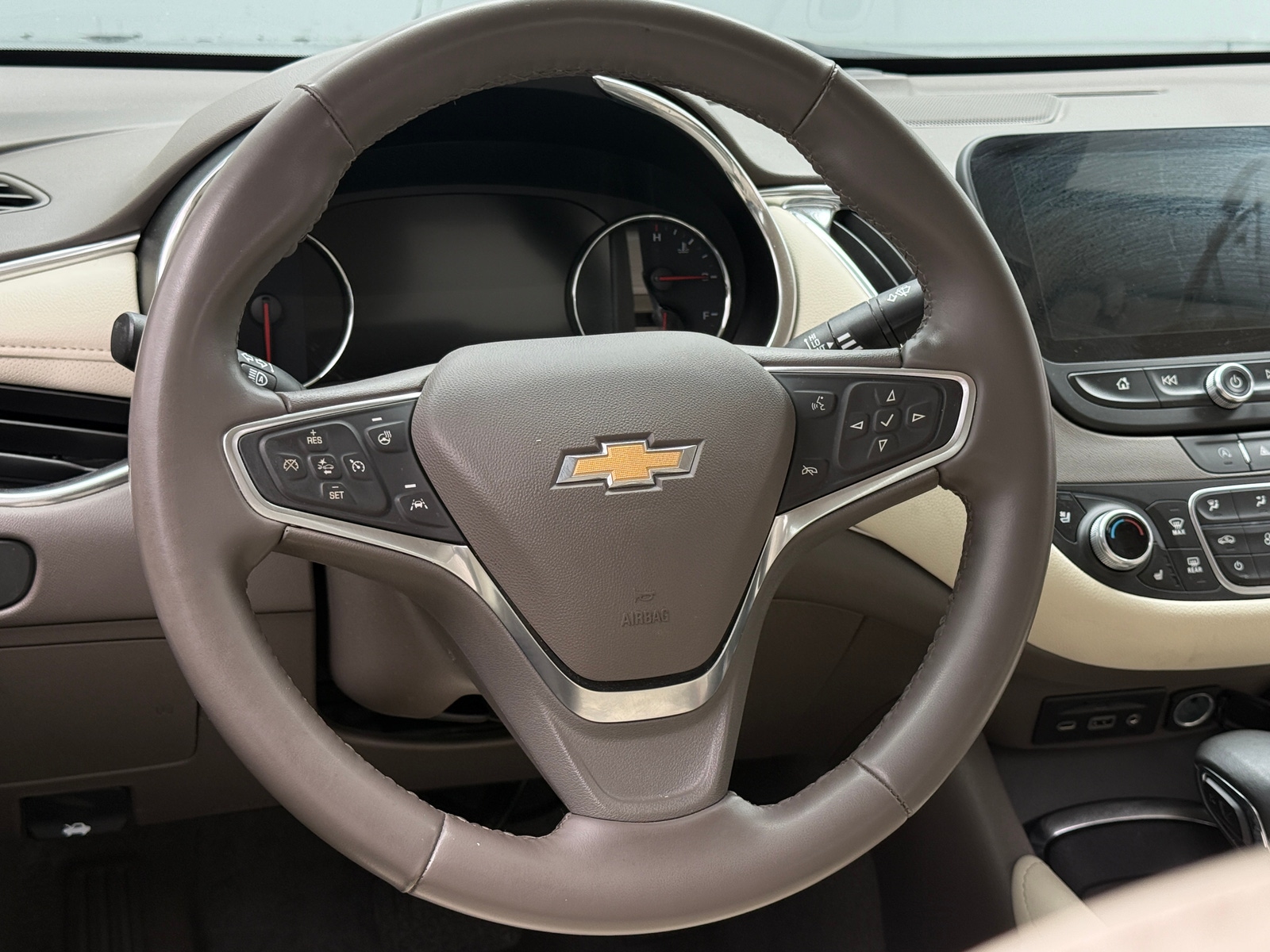 Thumbnail: 2024 Chevrolet Malibu - 4