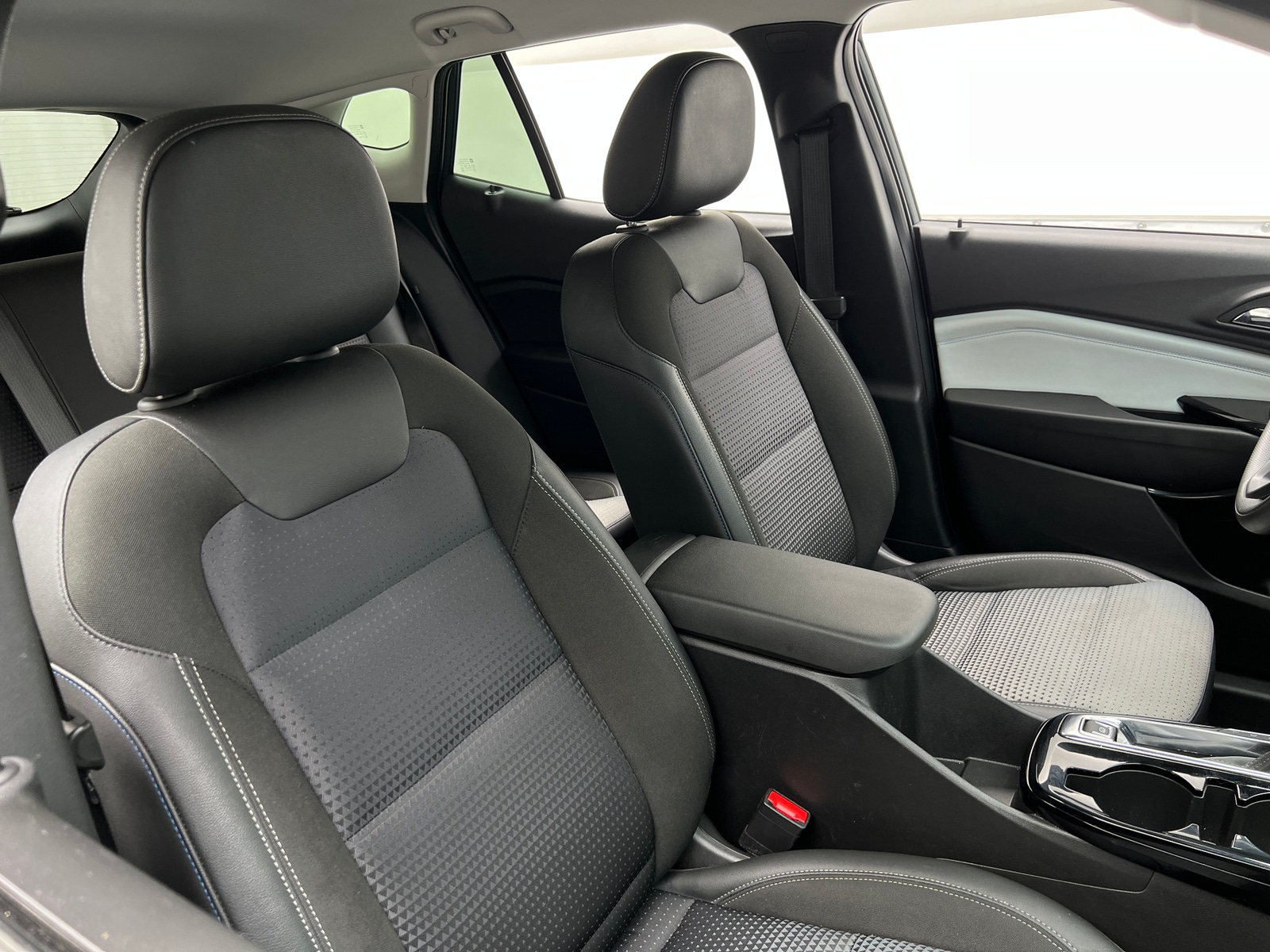 Thumbnail: 2025 Chevrolet Trax - 2