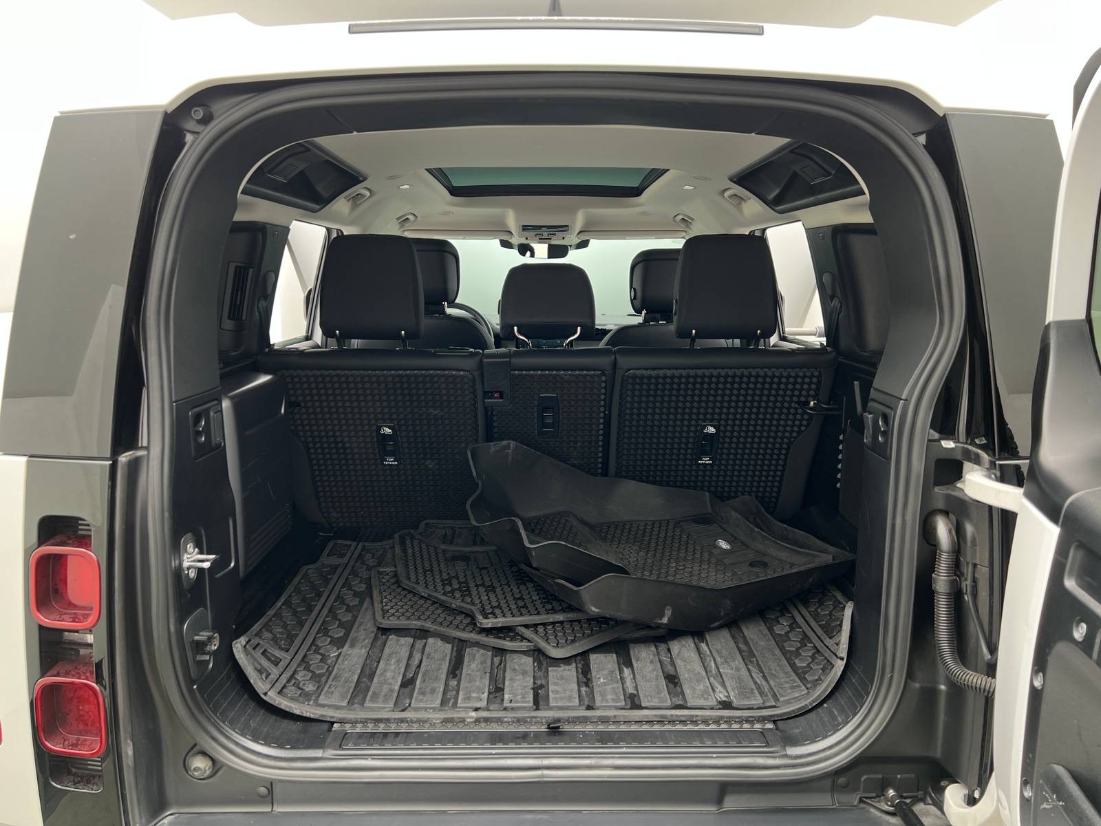 Thumbnail: 2024 Land Rover Defender - 6