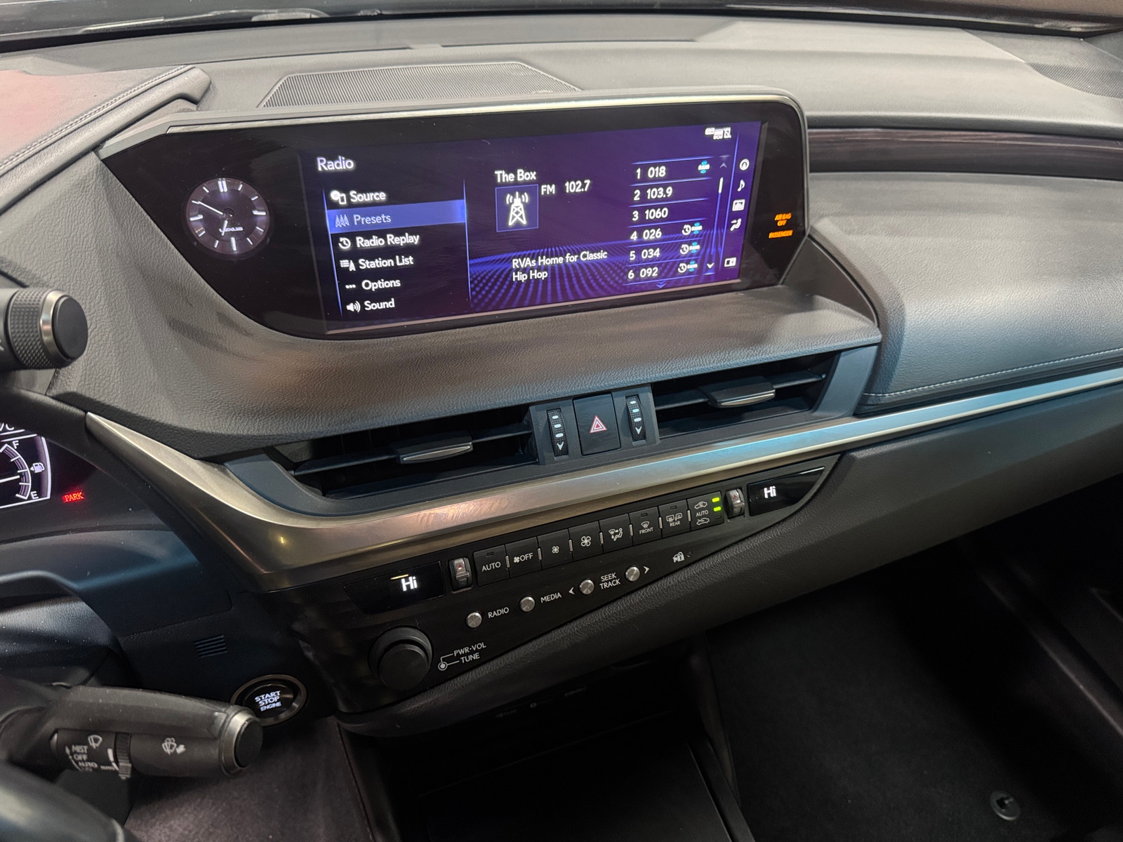 Thumbnail: 2020 Lexus ES - 3