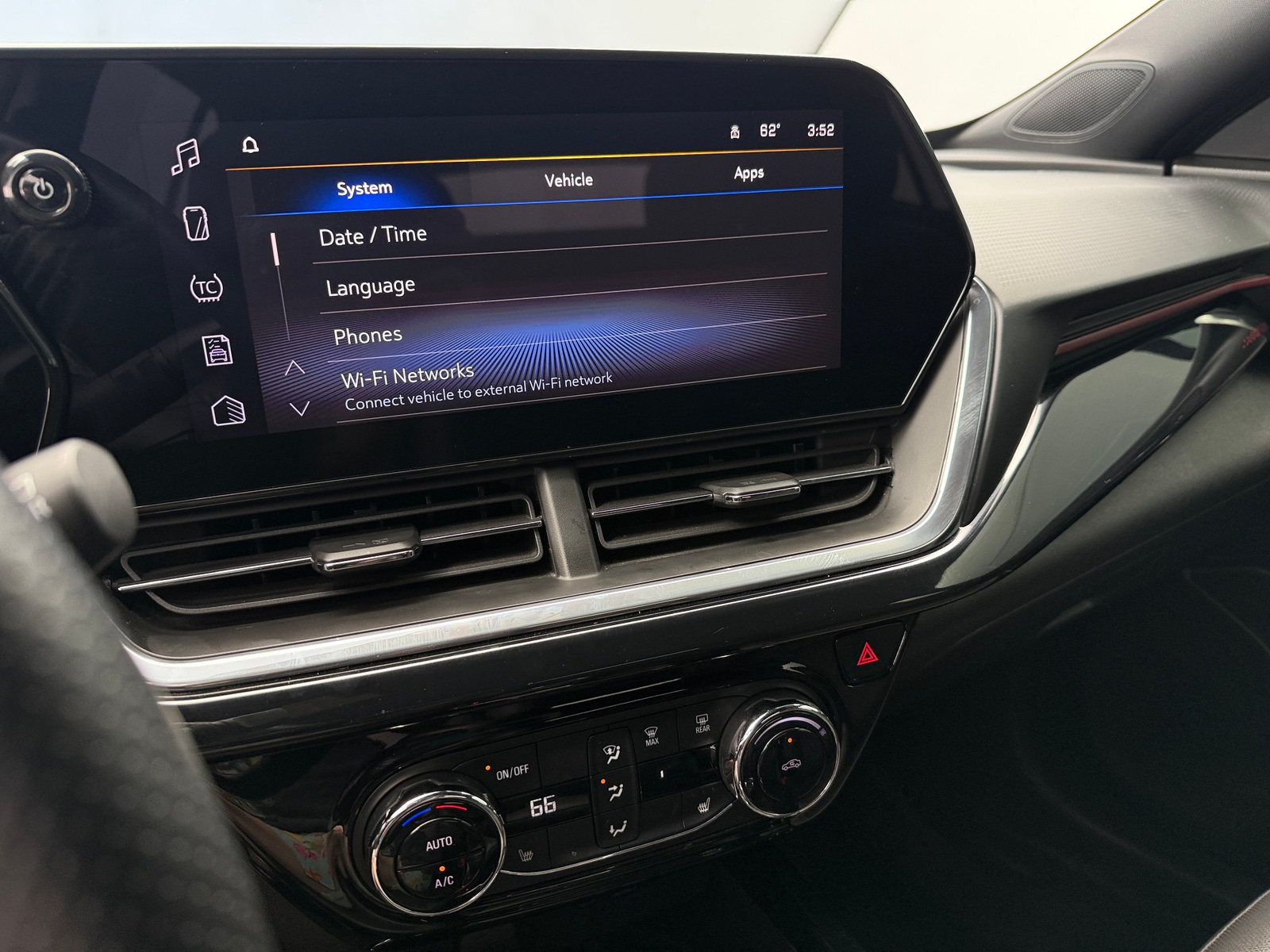 Thumbnail: 2024 Chevrolet Trax - 3