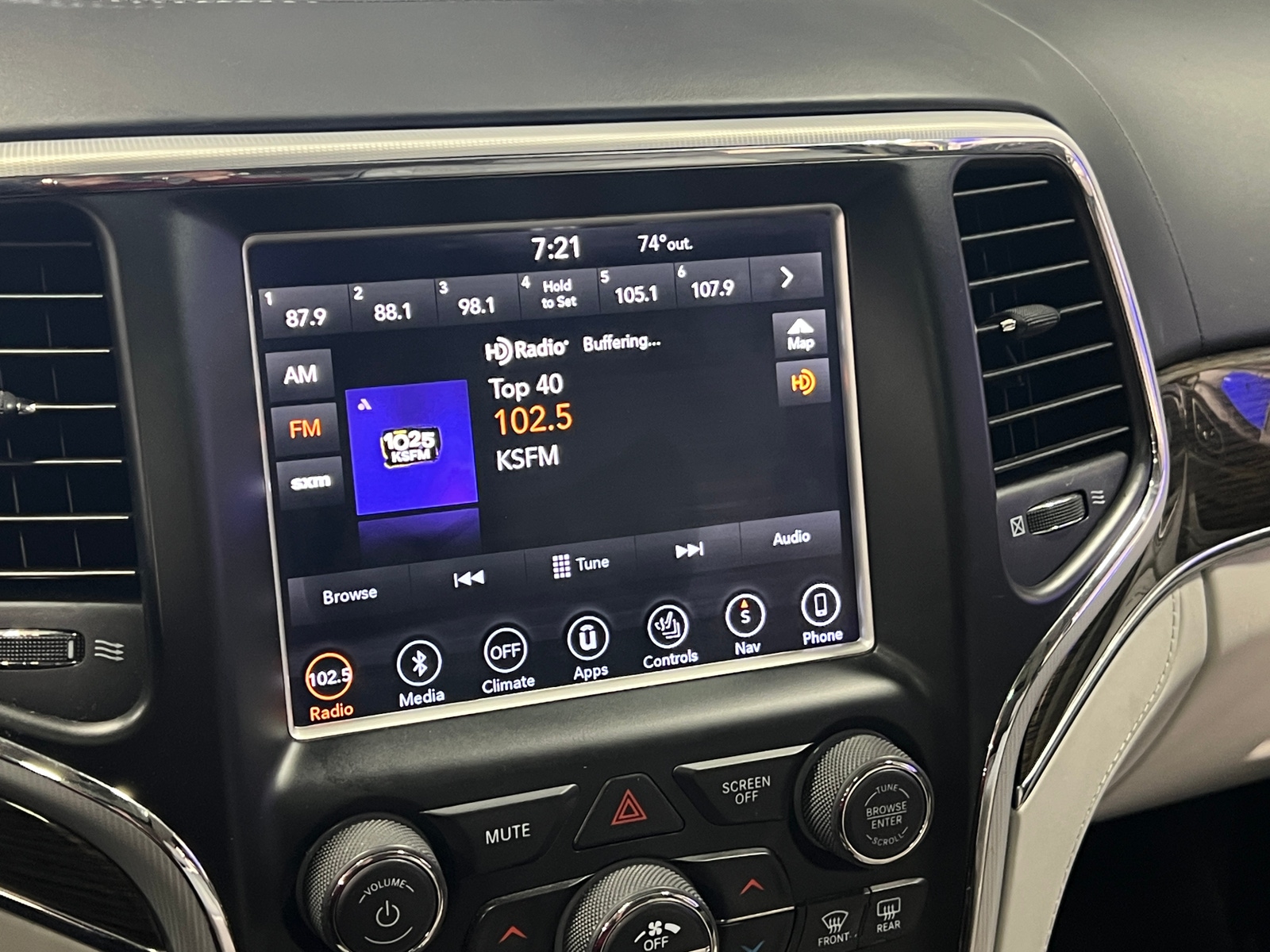 Thumbnail: 2018 Jeep Grand Cherokee - 3