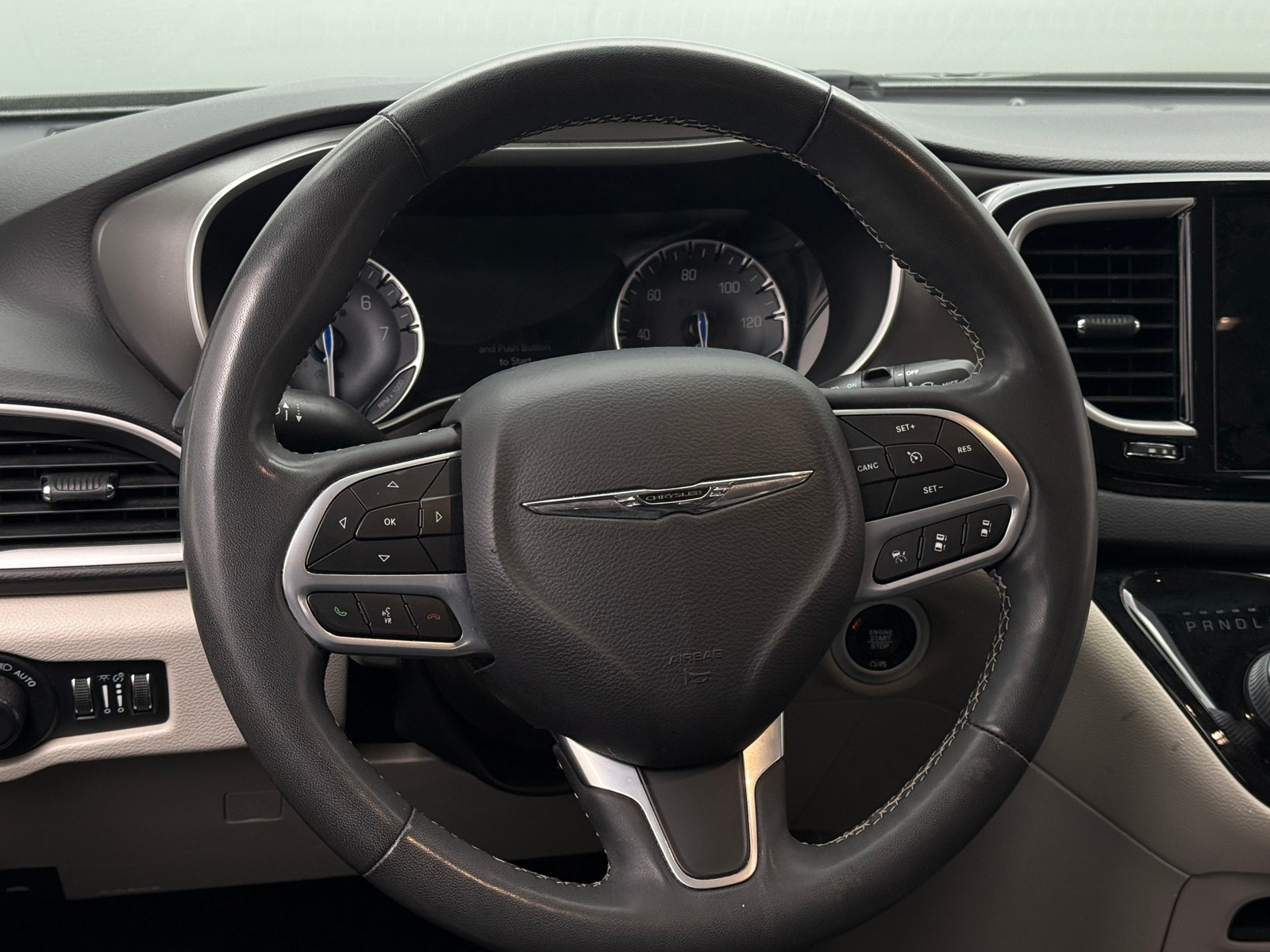 Thumbnail: 2022 Chrysler Pacifica - 5