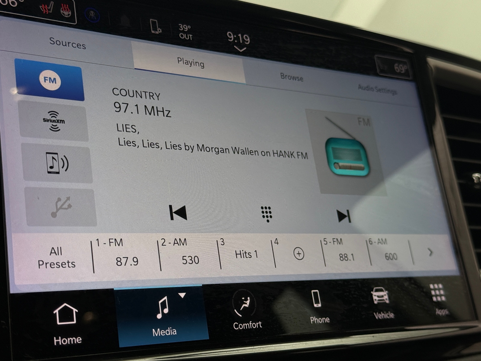 Thumbnail: 2022 Chrysler Pacifica - 4