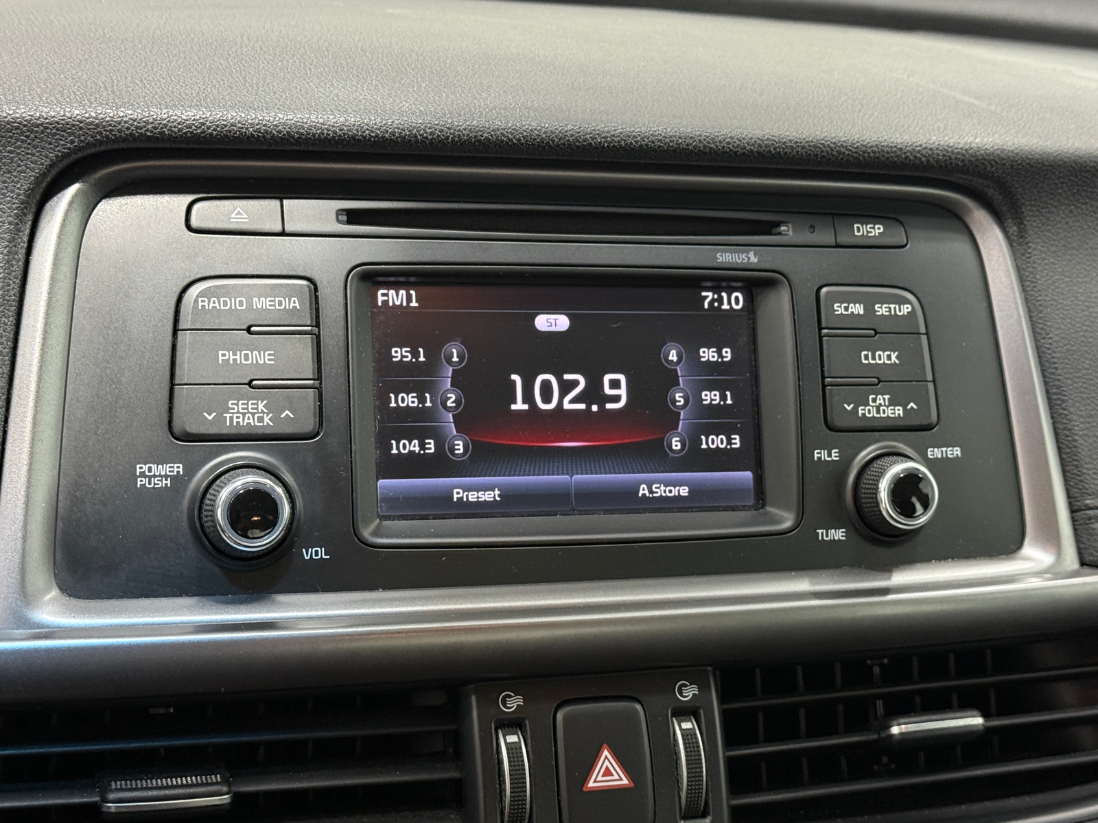 Thumbnail: 2016 Kia Optima - 4