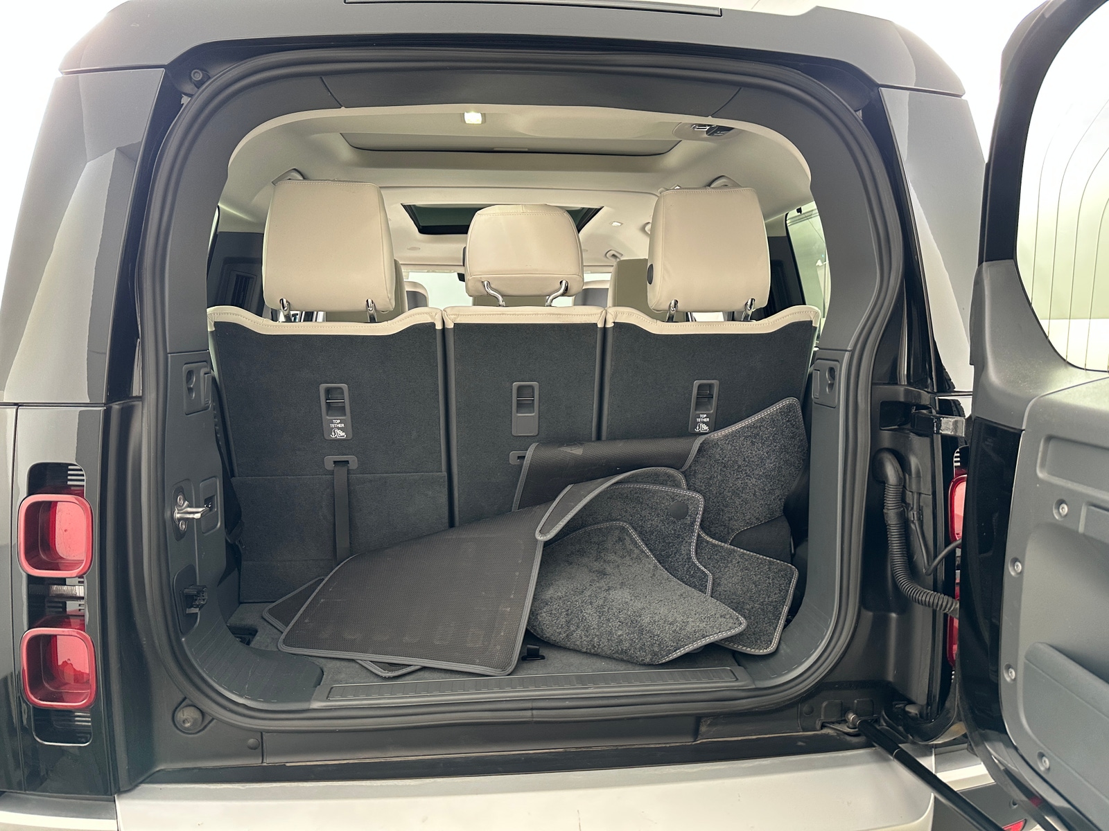 Thumbnail: 2024 Land Rover Defender - 6