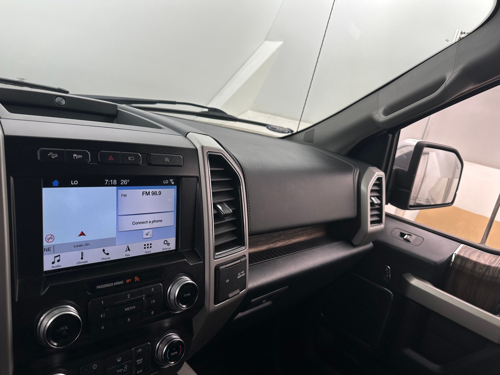 Thumbnail: 2019 Ford Econoline - 3