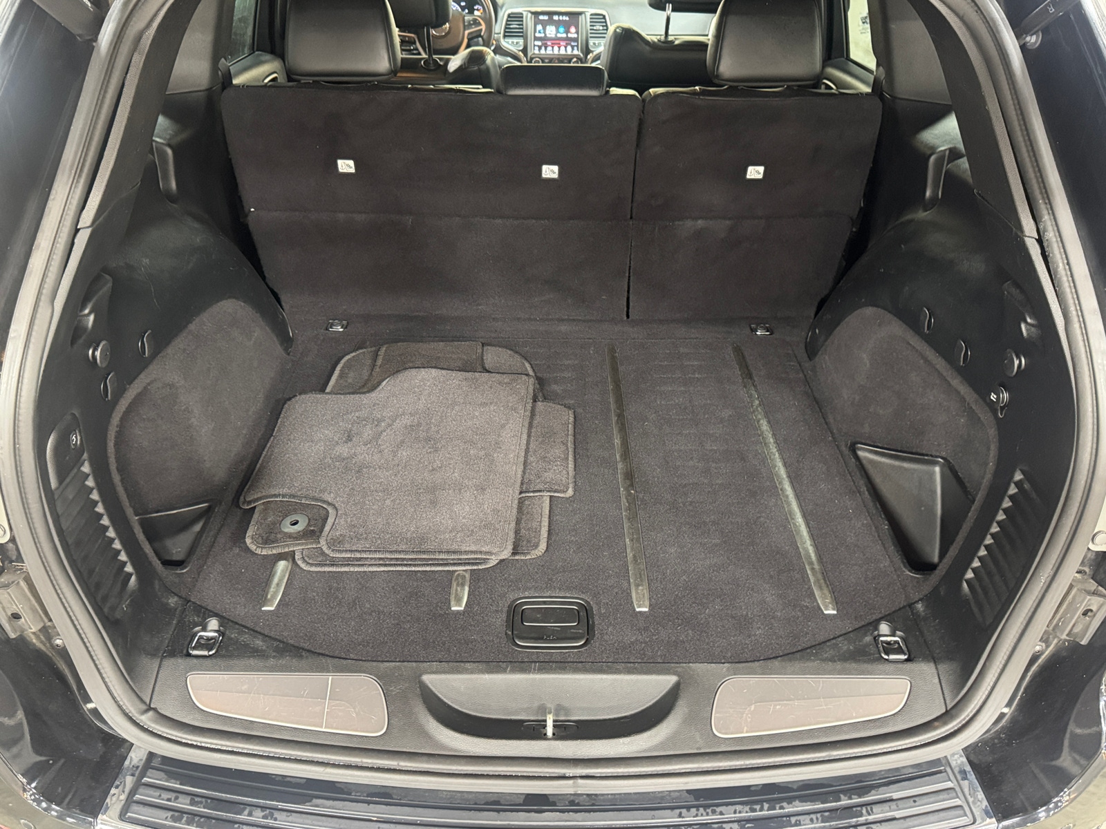 Thumbnail: 2017 Jeep Grand Cherokee - 6