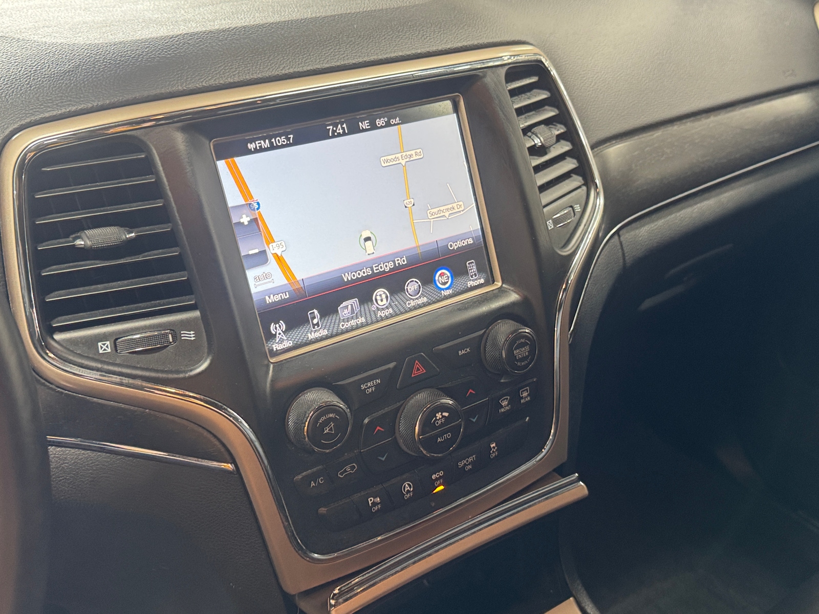 Thumbnail: 2017 Jeep Grand Cherokee - 3