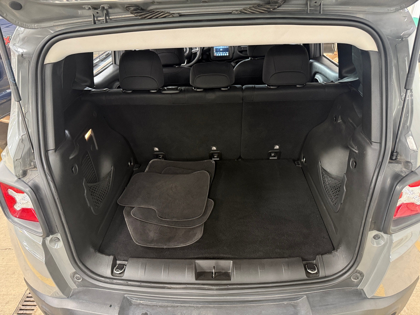 Thumbnail: 2020 Jeep Renegade - 7