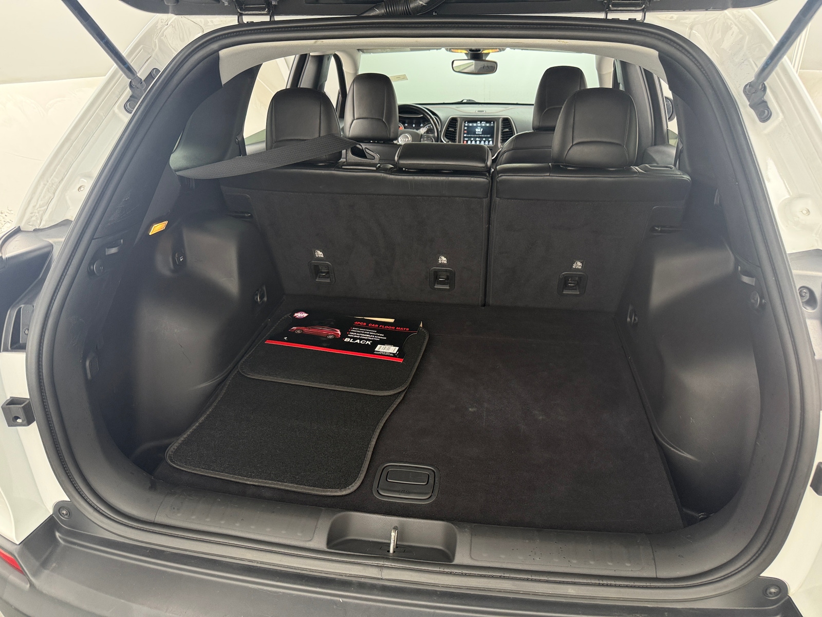 Thumbnail: 2020 Jeep Cherokee - 6