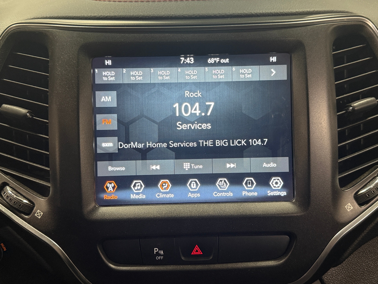 Thumbnail: 2020 Jeep Cherokee - 3