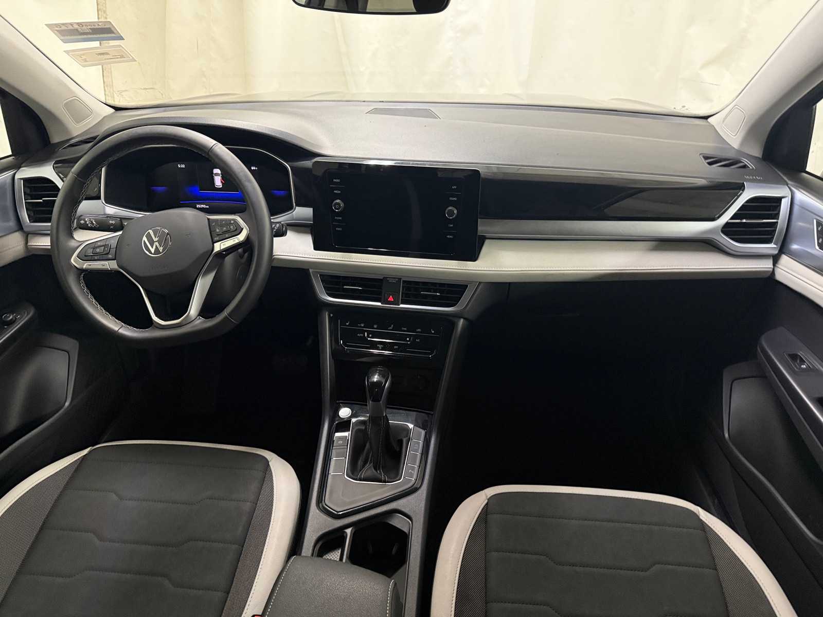 Thumbnail: 2025 Volkswagen Taos - 2