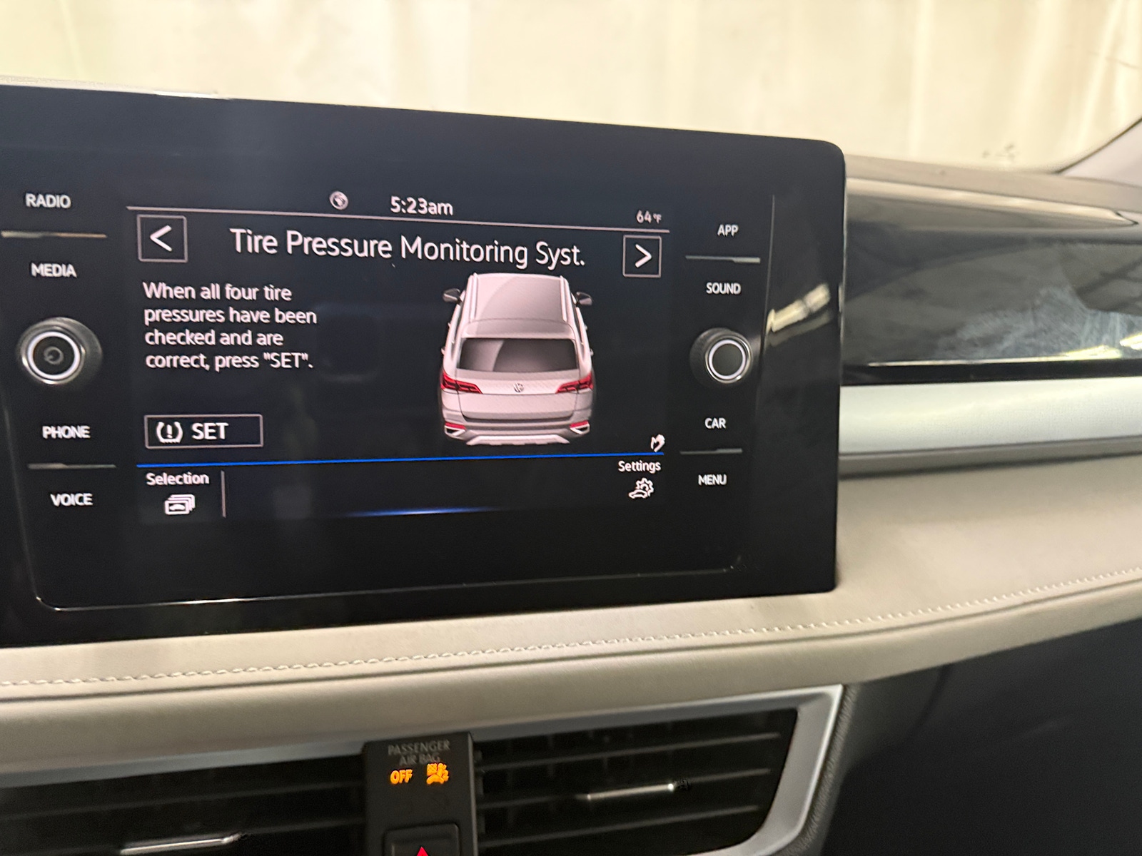 Thumbnail: 2025 Volkswagen Taos - 3