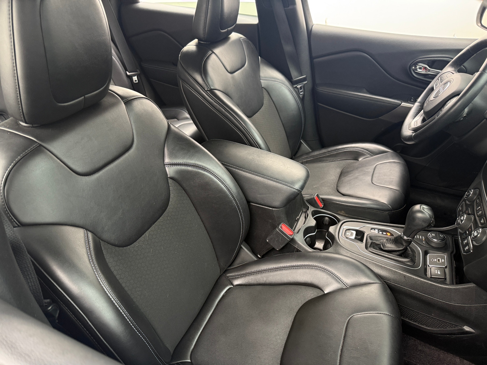 Thumbnail: 2019 Jeep Cherokee - 2