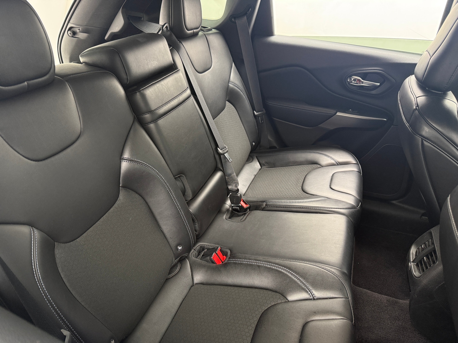 Thumbnail: 2019 Jeep Cherokee - 5