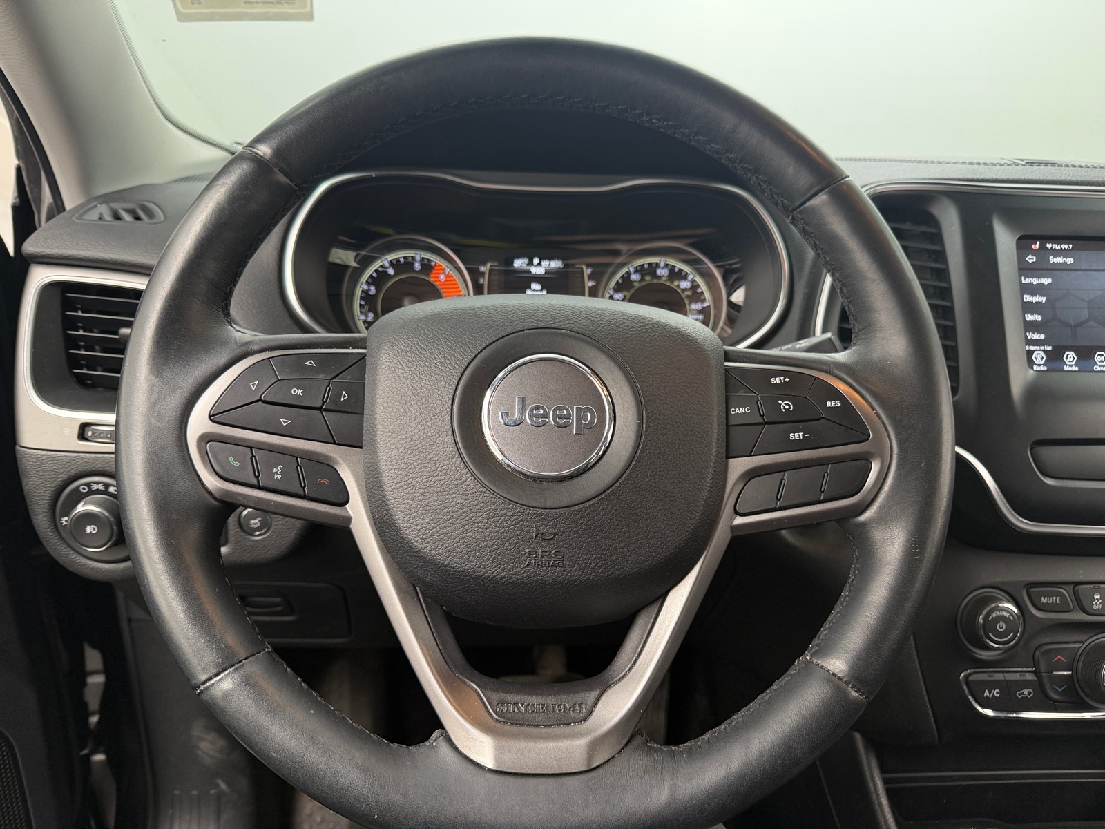 Thumbnail: 2019 Jeep Cherokee - 4