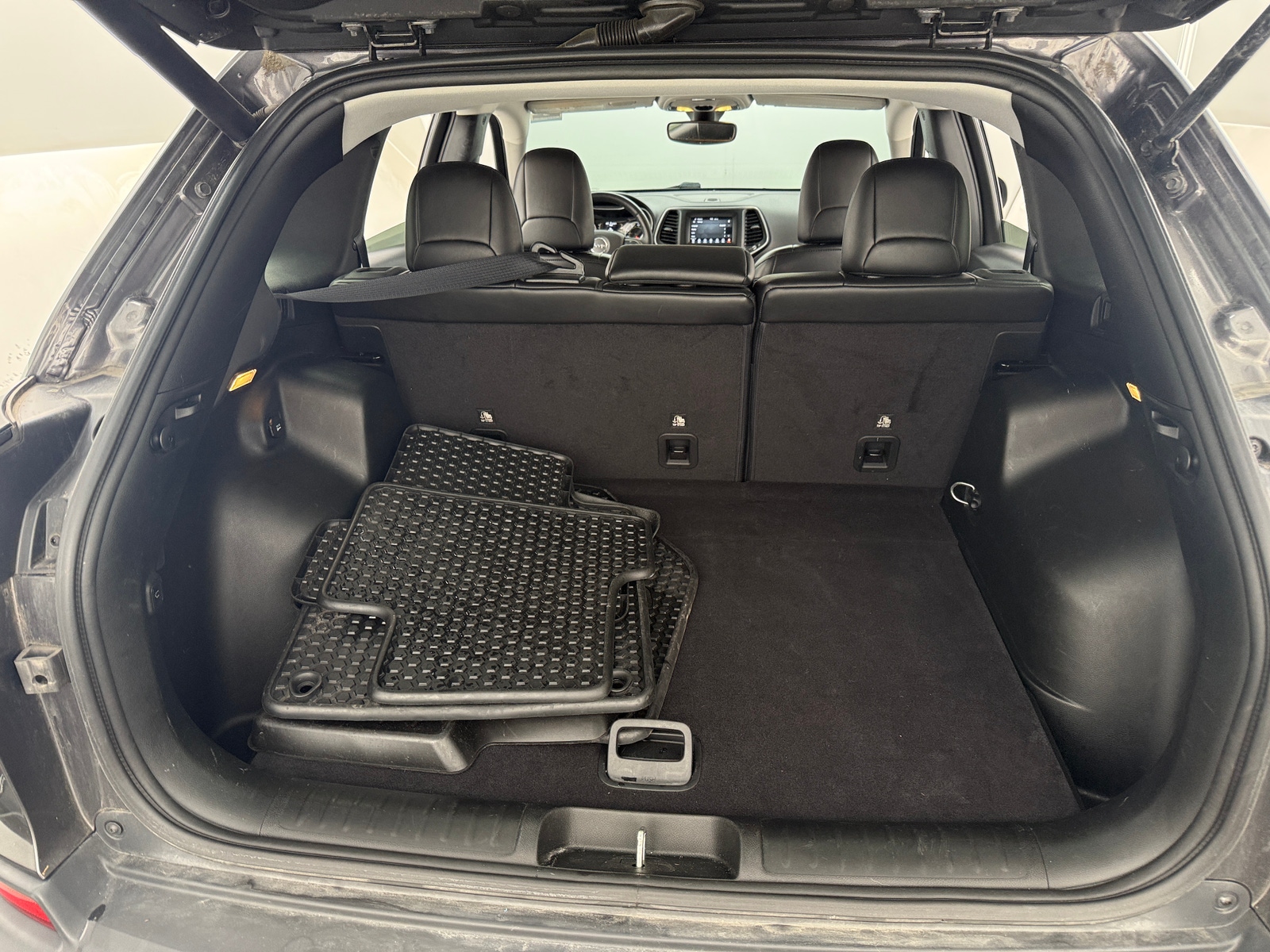 Thumbnail: 2019 Jeep Cherokee - 6