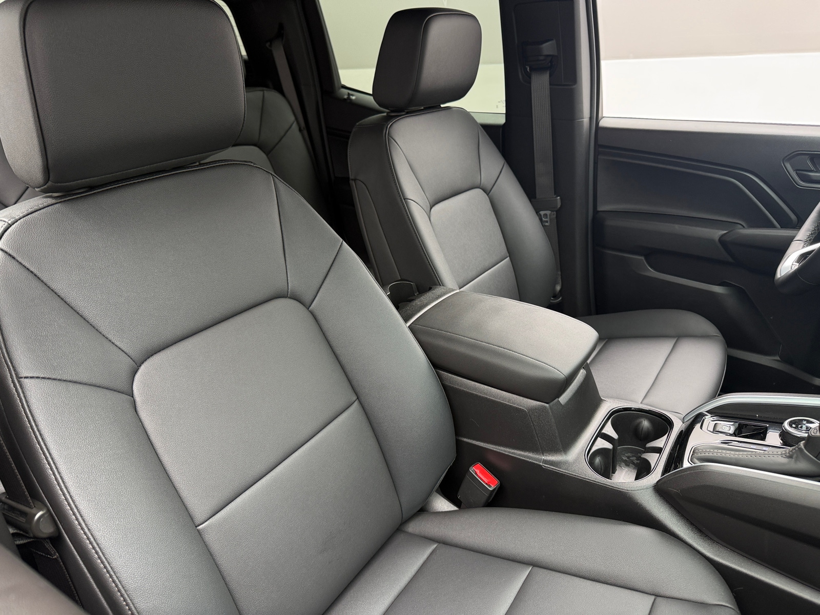 Thumbnail: 2026 Chevrolet Colorado - 2