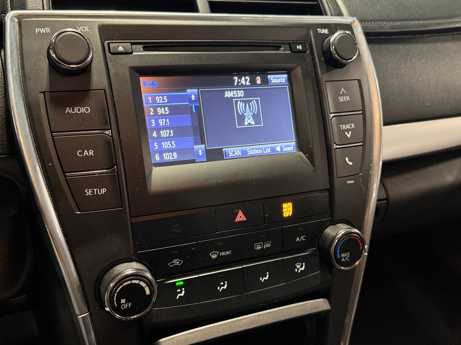 Thumbnail: 2015 Toyota Camry - 4