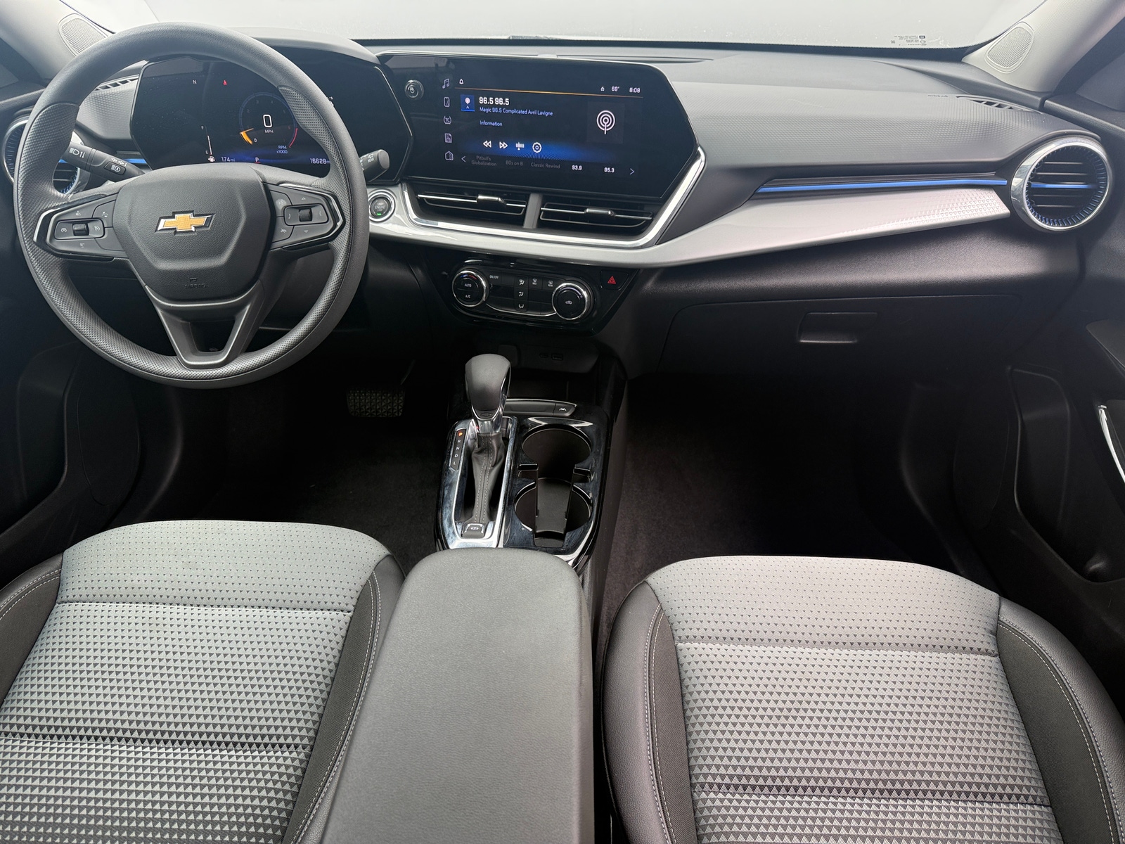 Thumbnail: 2025 Chevrolet Trax - 3