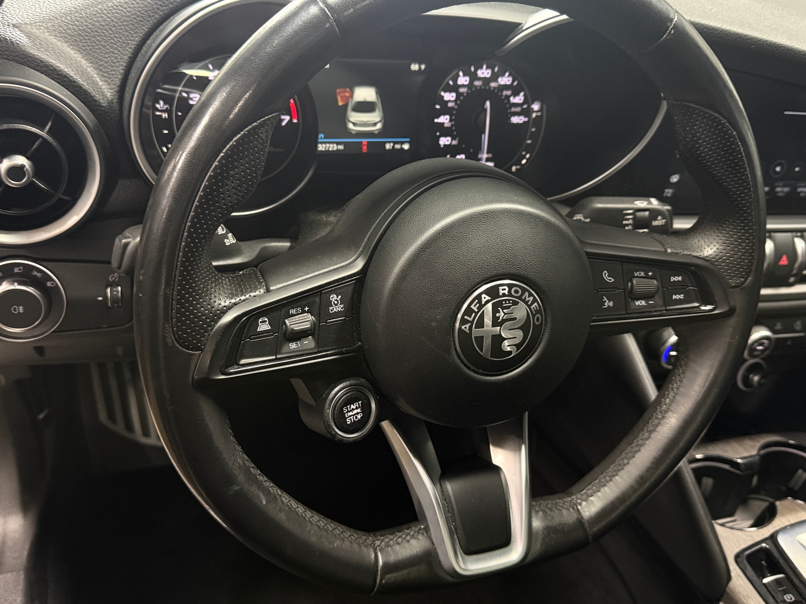 Thumbnail: 2022 Alfa Romeo Giulia - 4