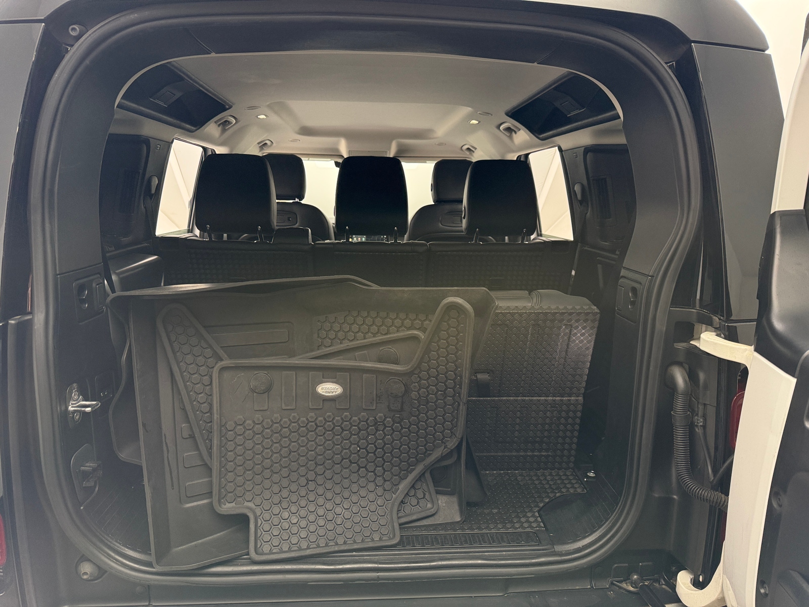 Thumbnail: 2022 Land Rover Defender - 6