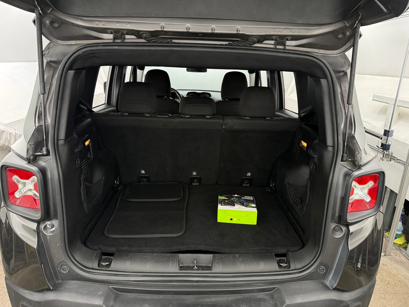 Thumbnail: 2016 Jeep Renegade - 7