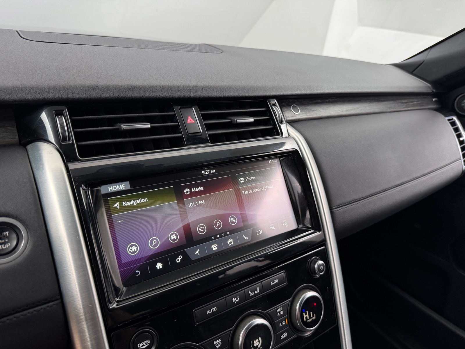 Thumbnail: 2020 Land Rover Discovery - 3