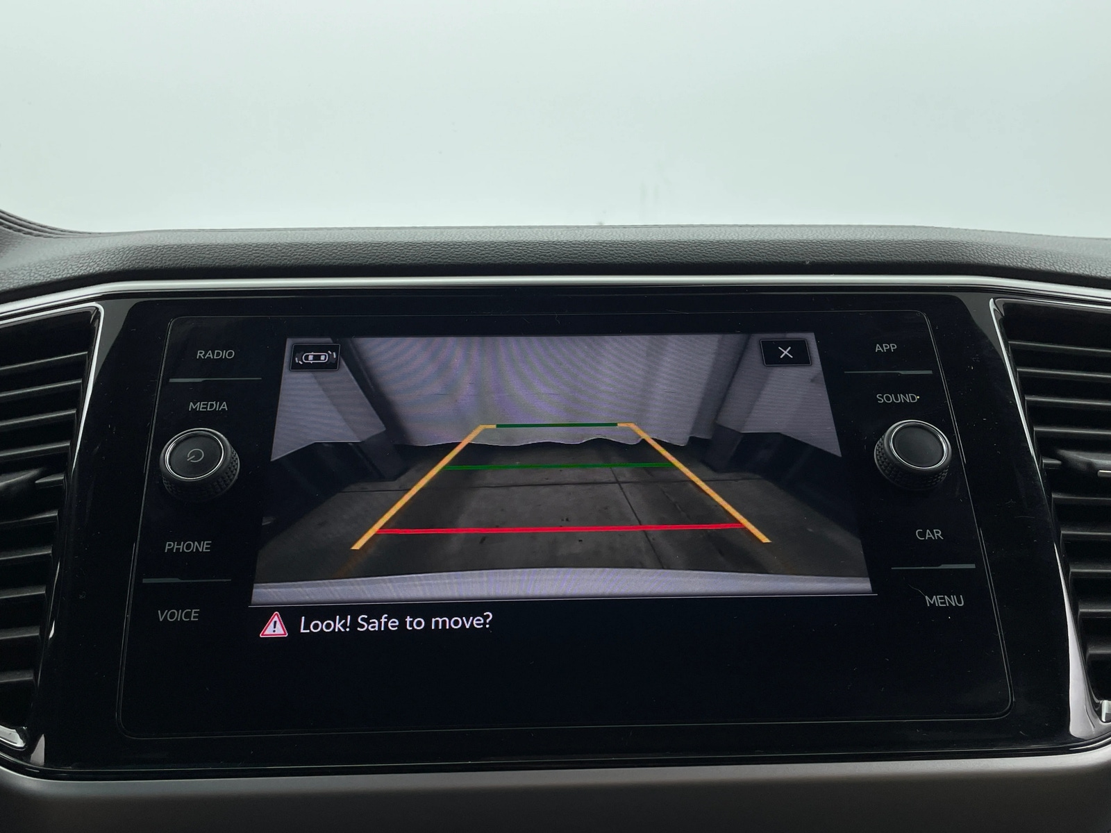 Thumbnail: 2022 Volkswagen Atlas - 3