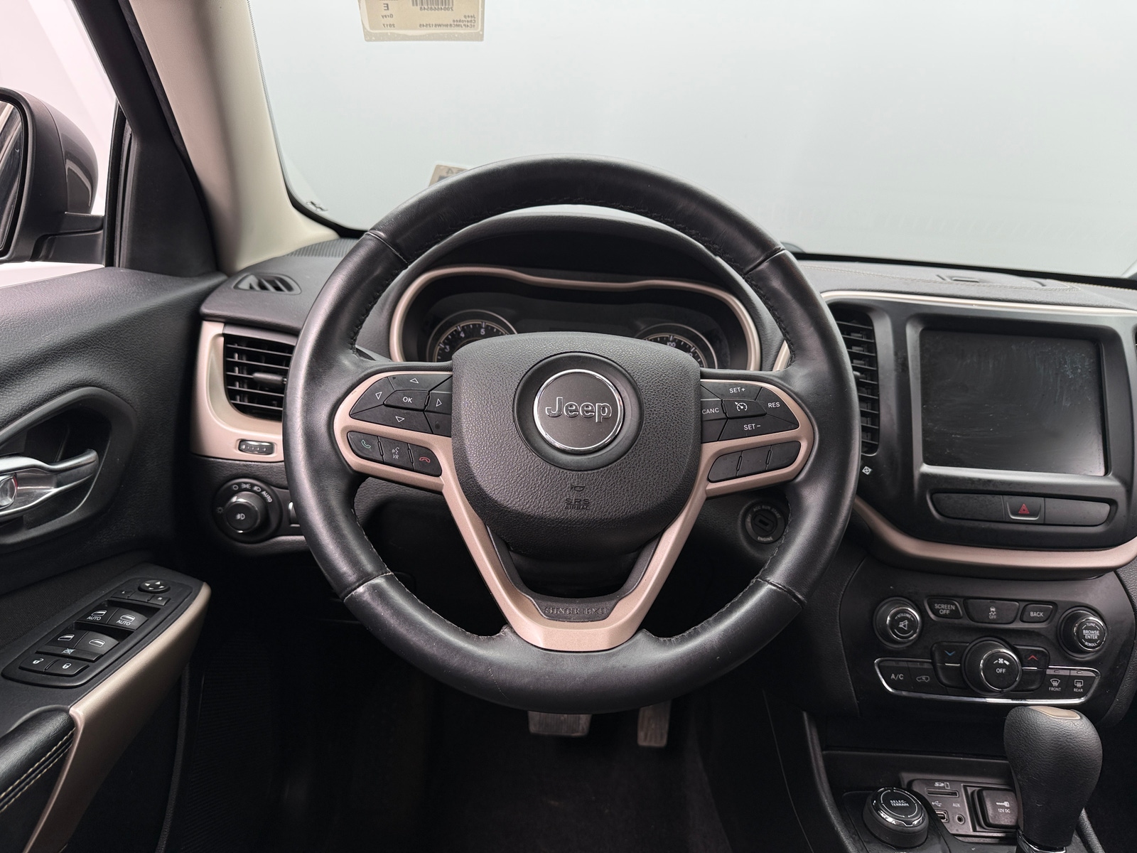 Thumbnail: 2017 Jeep Cherokee - 5