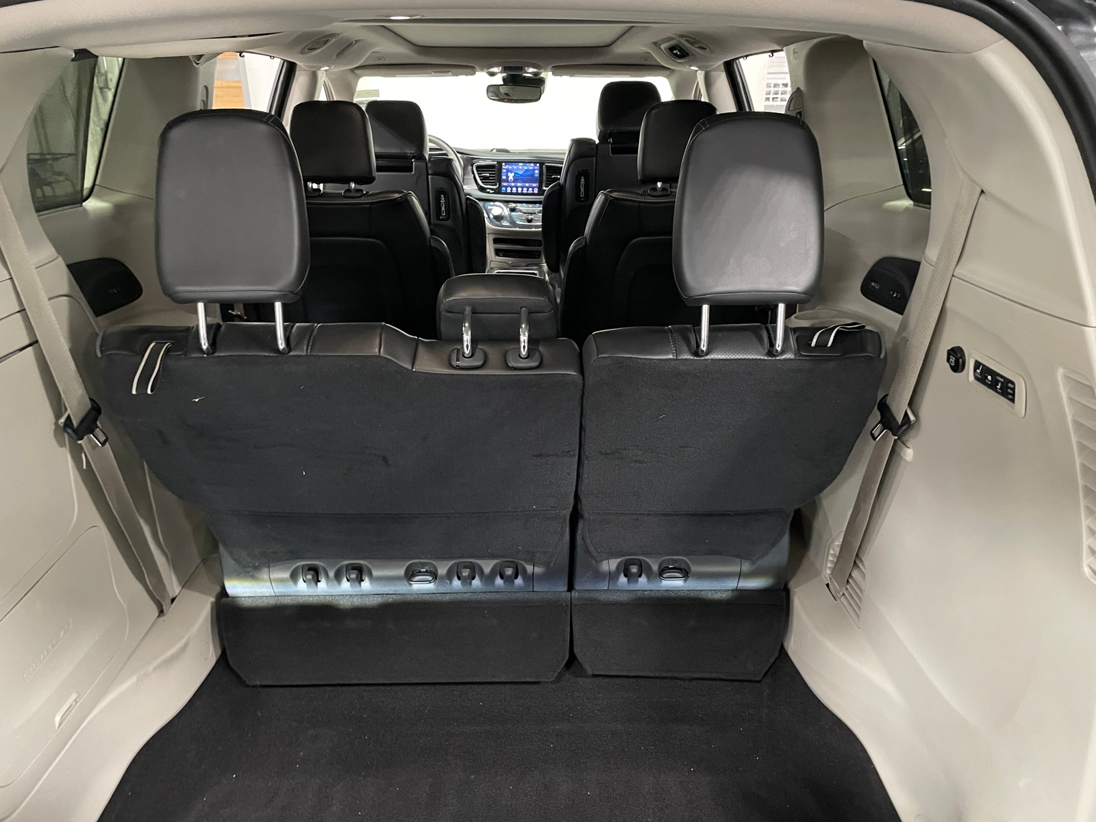 Thumbnail: 2018 Chrysler Pacifica - 6