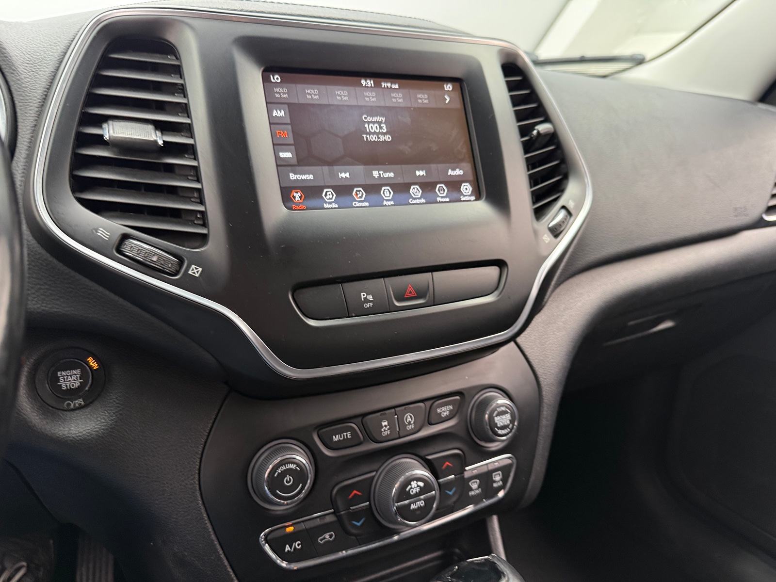 Thumbnail: 2020 Jeep Cherokee - 4