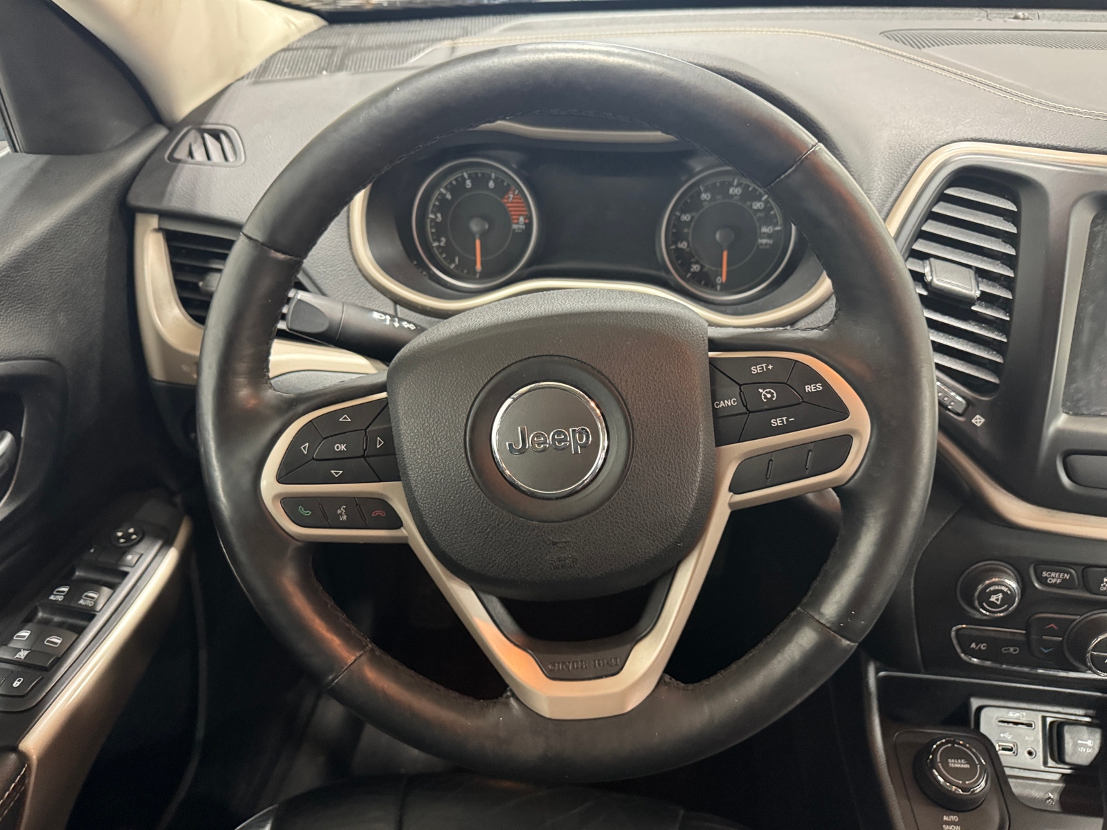 Thumbnail: 2017 Jeep Cherokee - 4