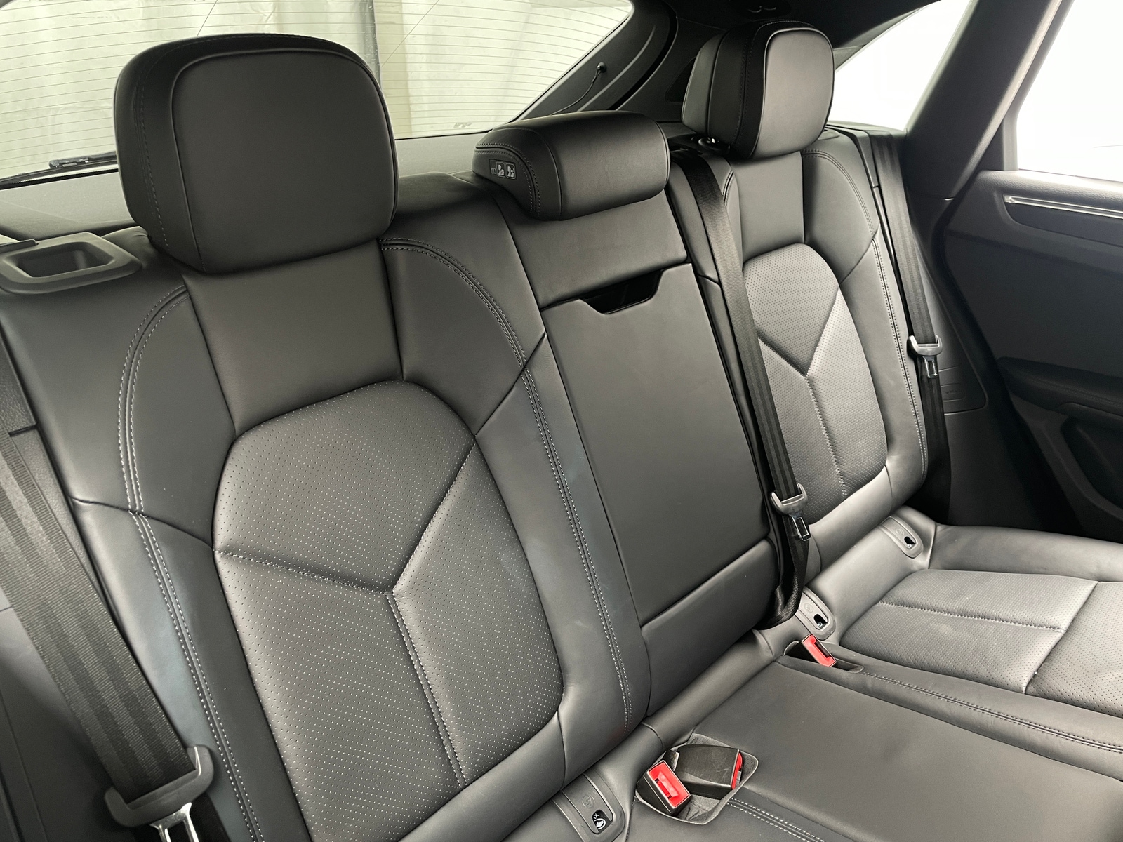 Thumbnail: 2022 Porsche Macan - 5