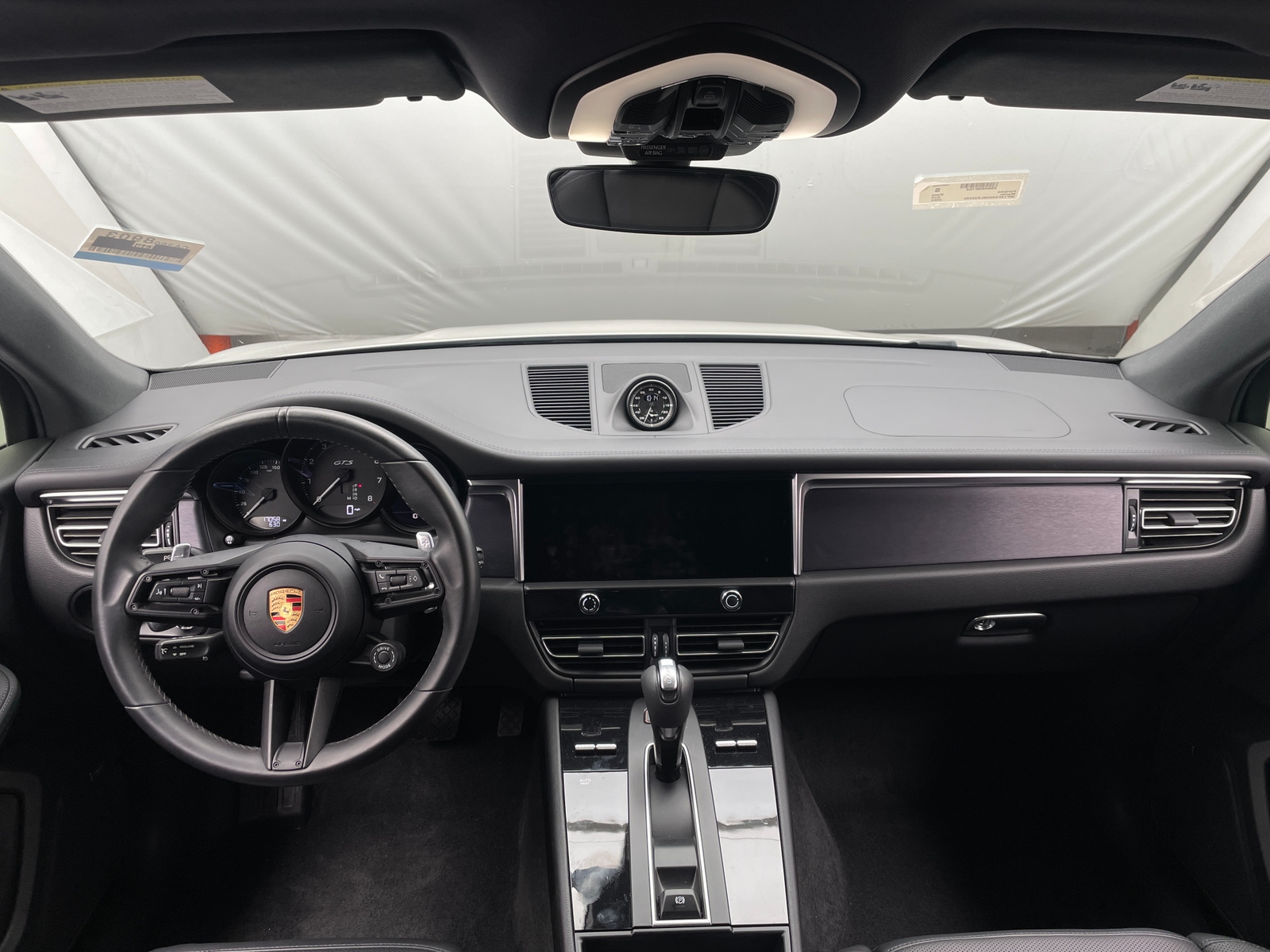 Thumbnail: 2022 Porsche Macan - 2