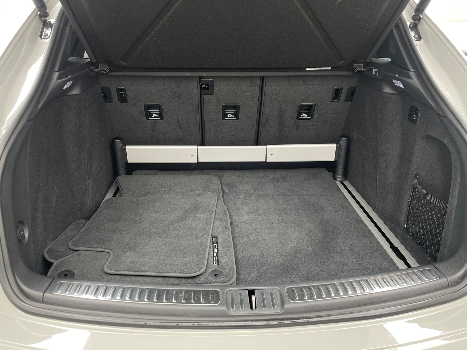 Thumbnail: 2022 Porsche Macan - 6