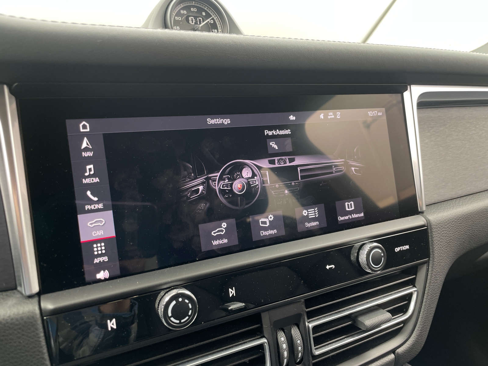 Thumbnail: 2022 Porsche Macan - 3