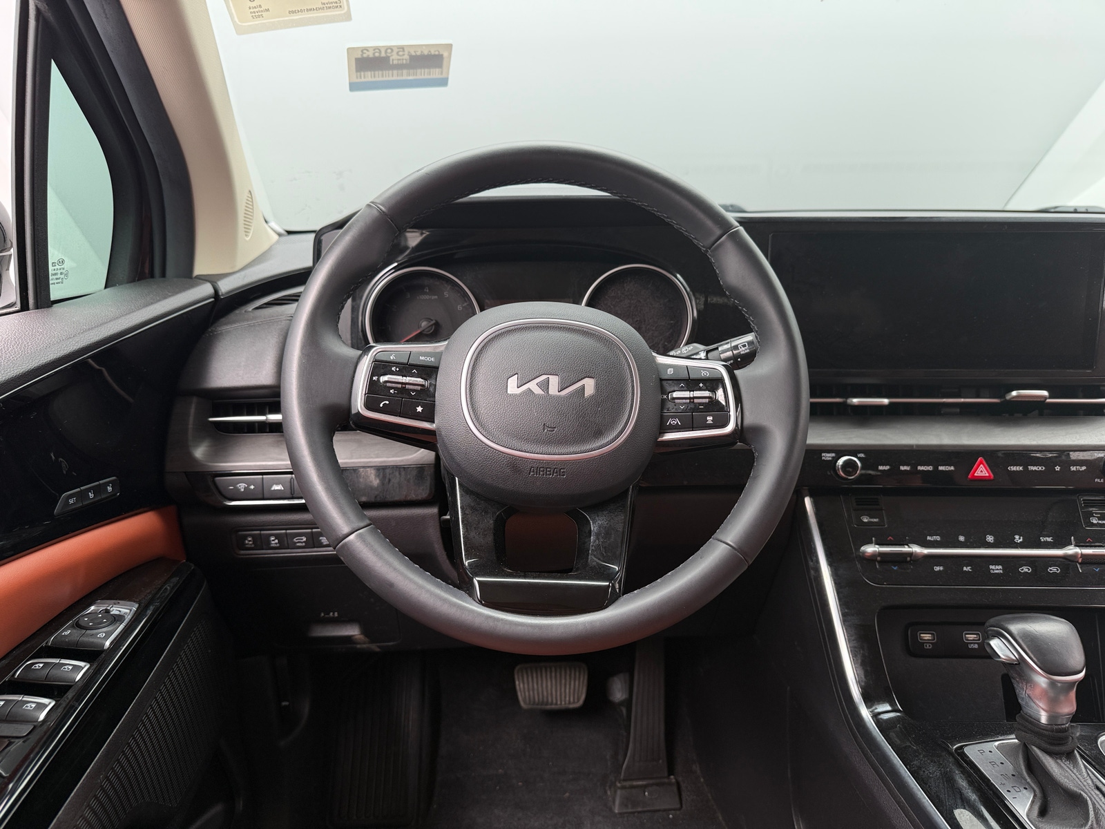 Thumbnail: 2022 Kia Carnival - 4