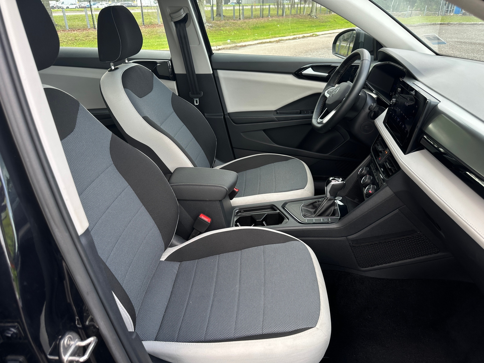 Thumbnail: 2025 Volkswagen Taos - 2