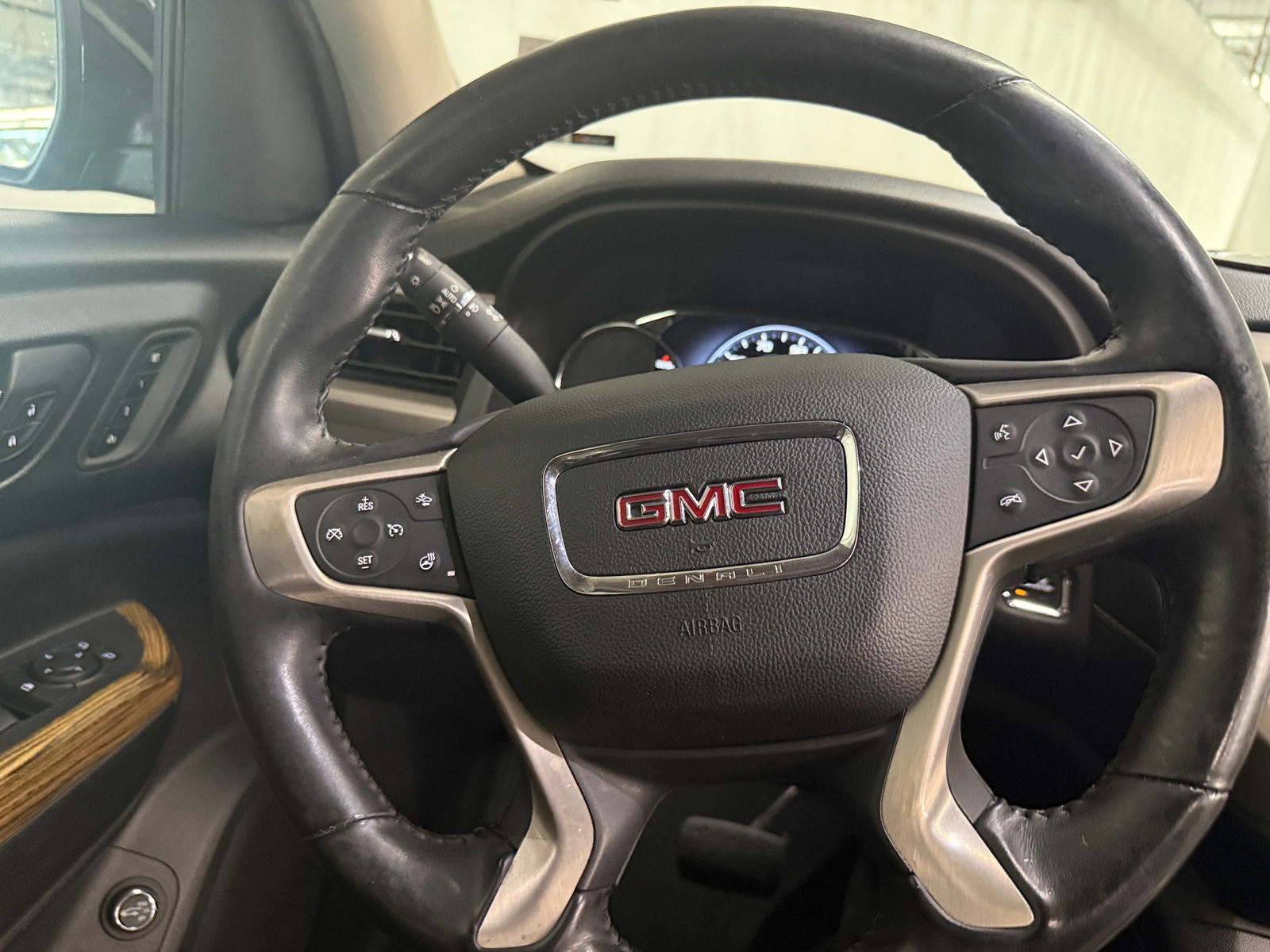 Thumbnail: 2017 GMC Acadia - 4