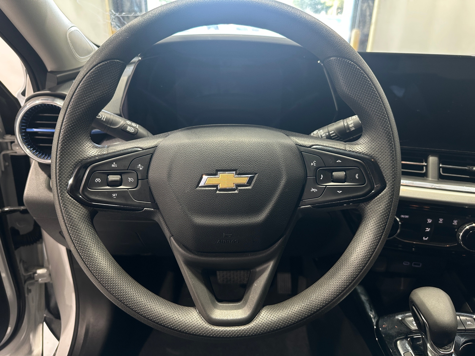 Thumbnail: 2025 Chevrolet Trax - 5