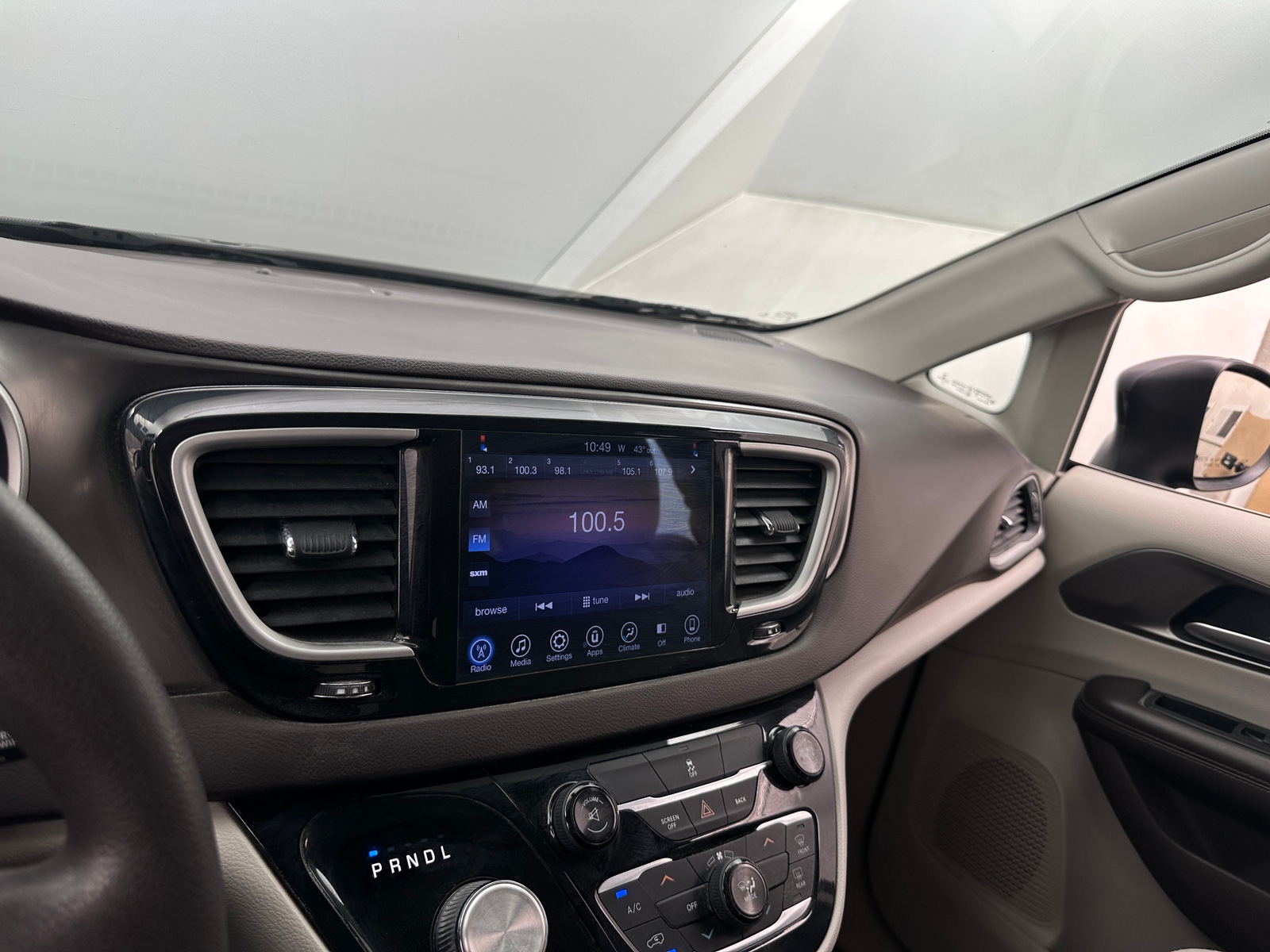 Thumbnail: 2017 Chrysler Pacifica - 4